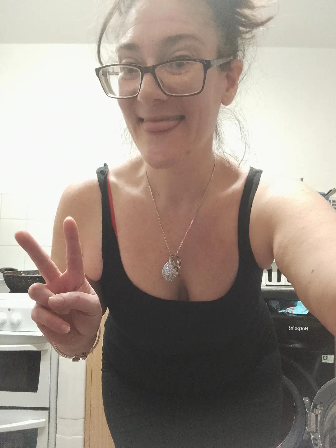 @foxymumof2