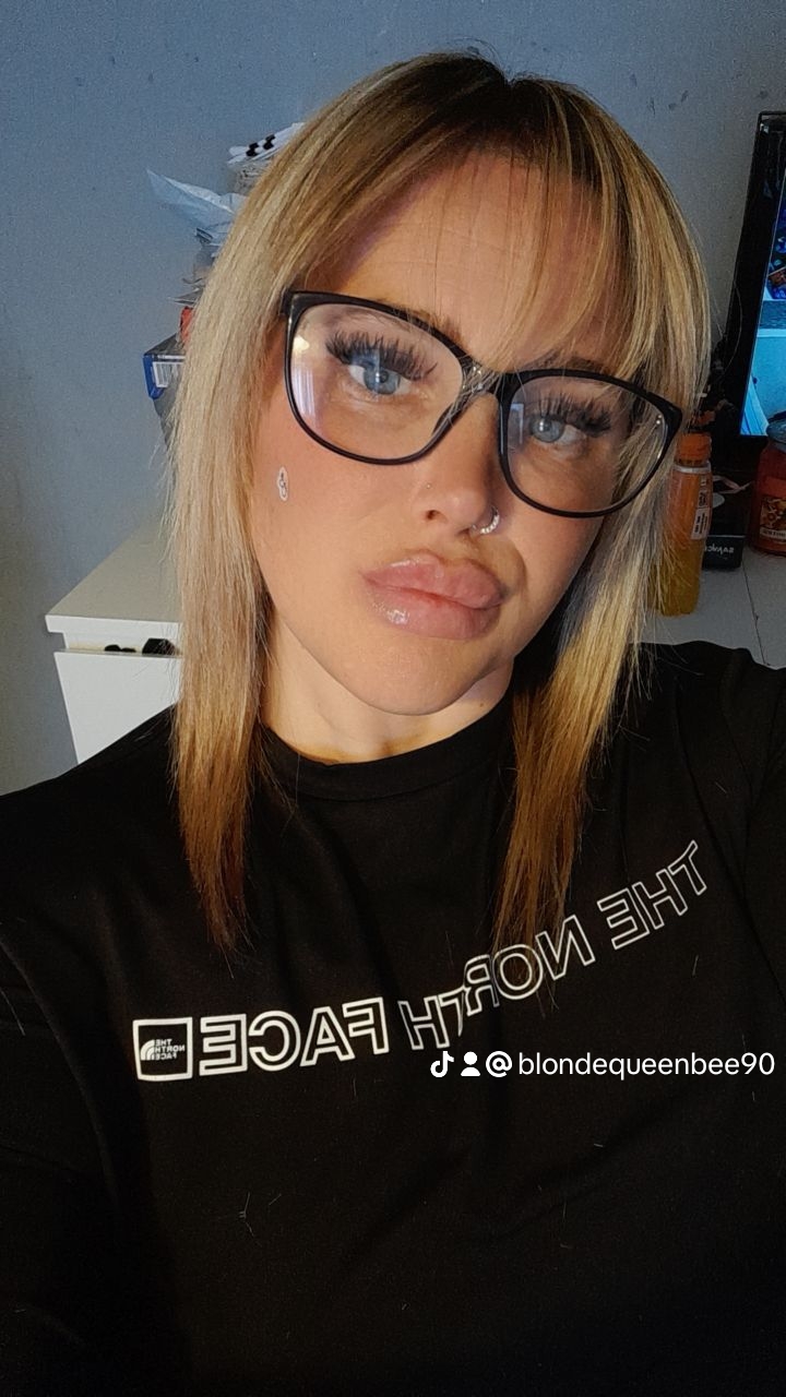 @BlondeQueenBee🍑🐷🥷📸🚩