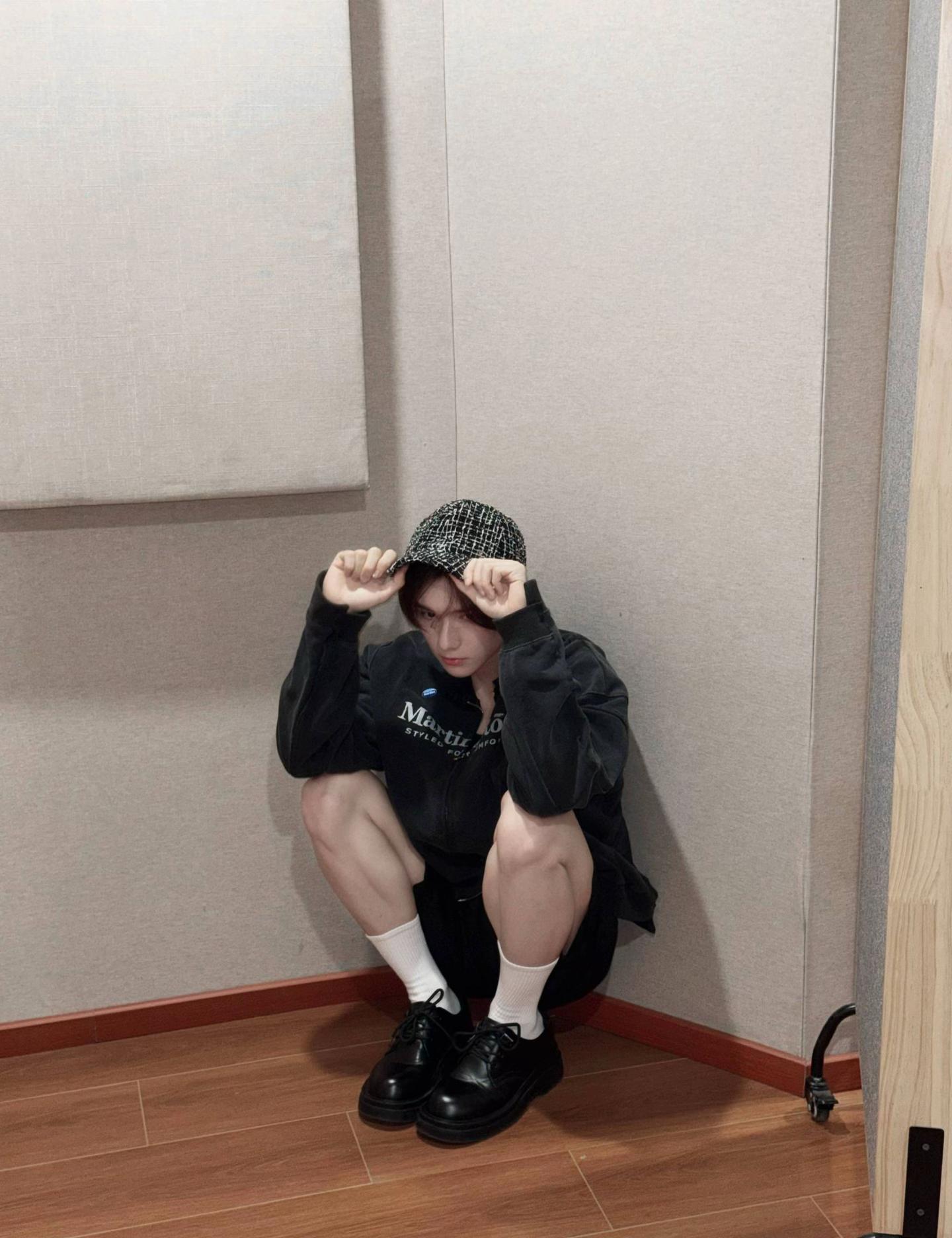 @V:⤾·˚
