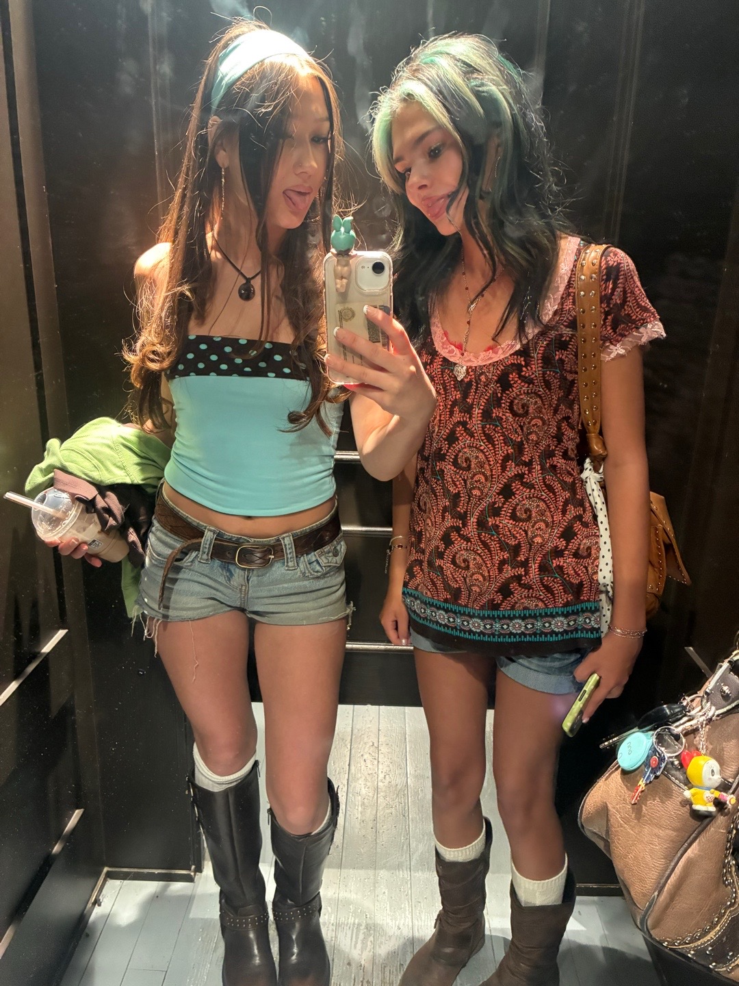 @🦄