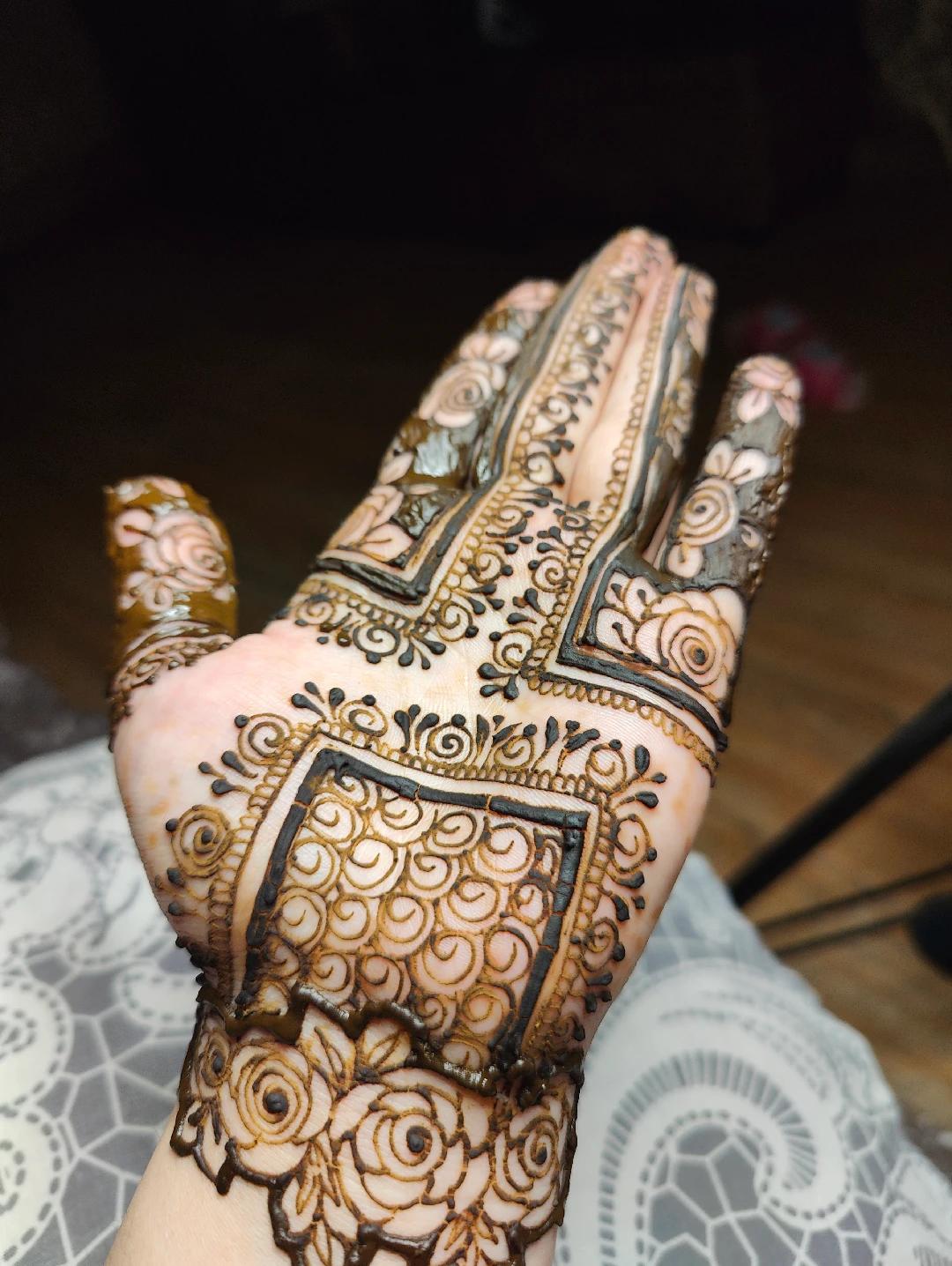 @hennargy by Iqra