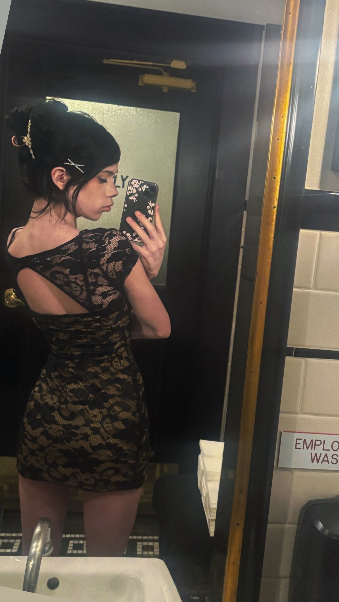 @kissingyourlies