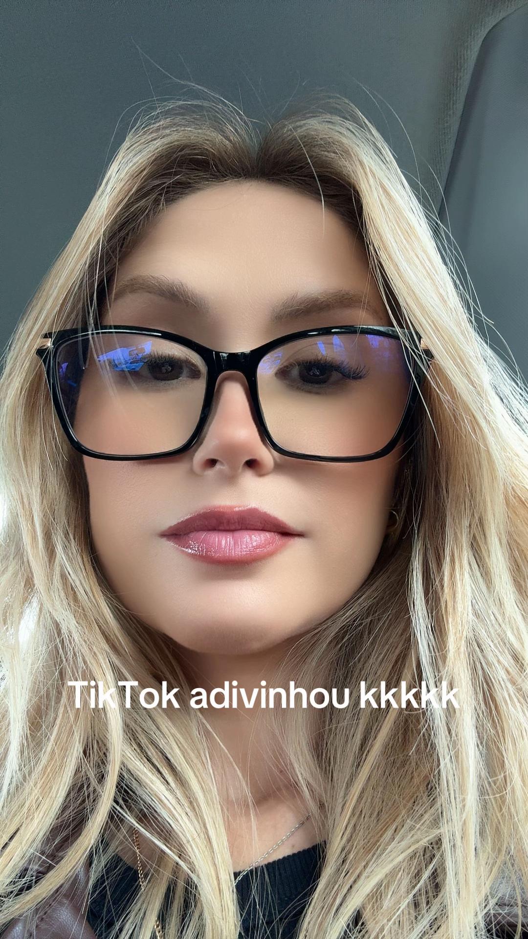 @julyanalee