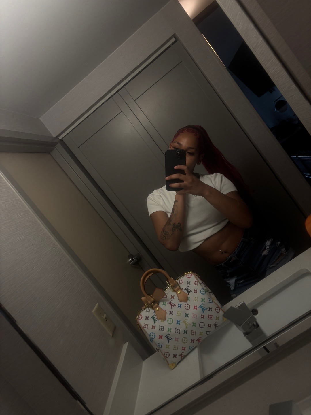 @meenah.ek