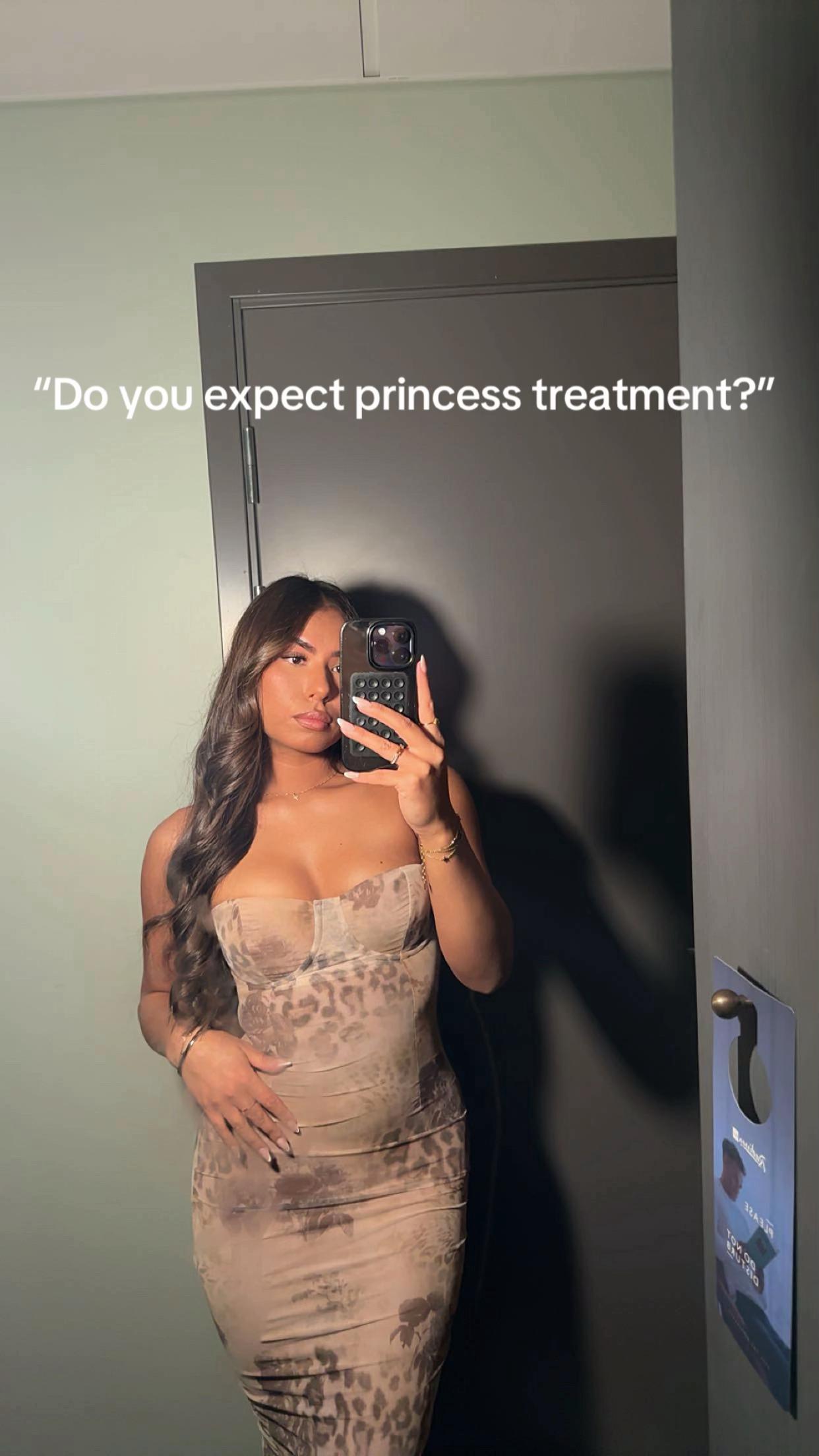 @𝑬𝑬