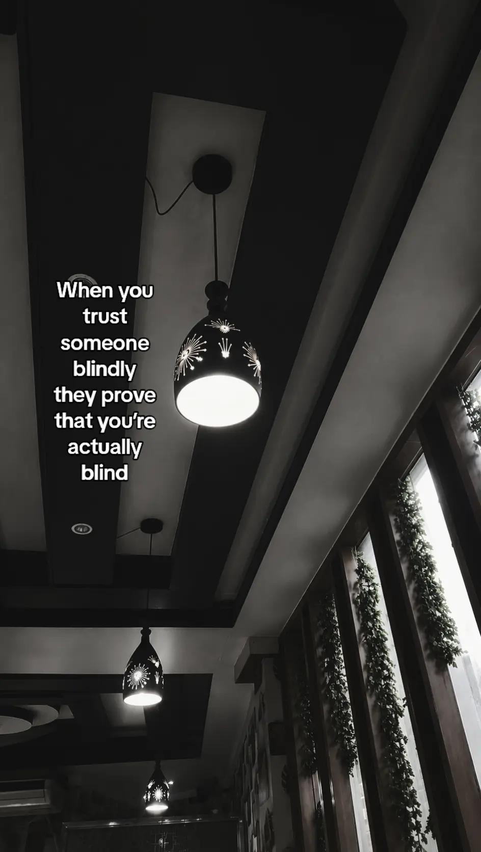 @•