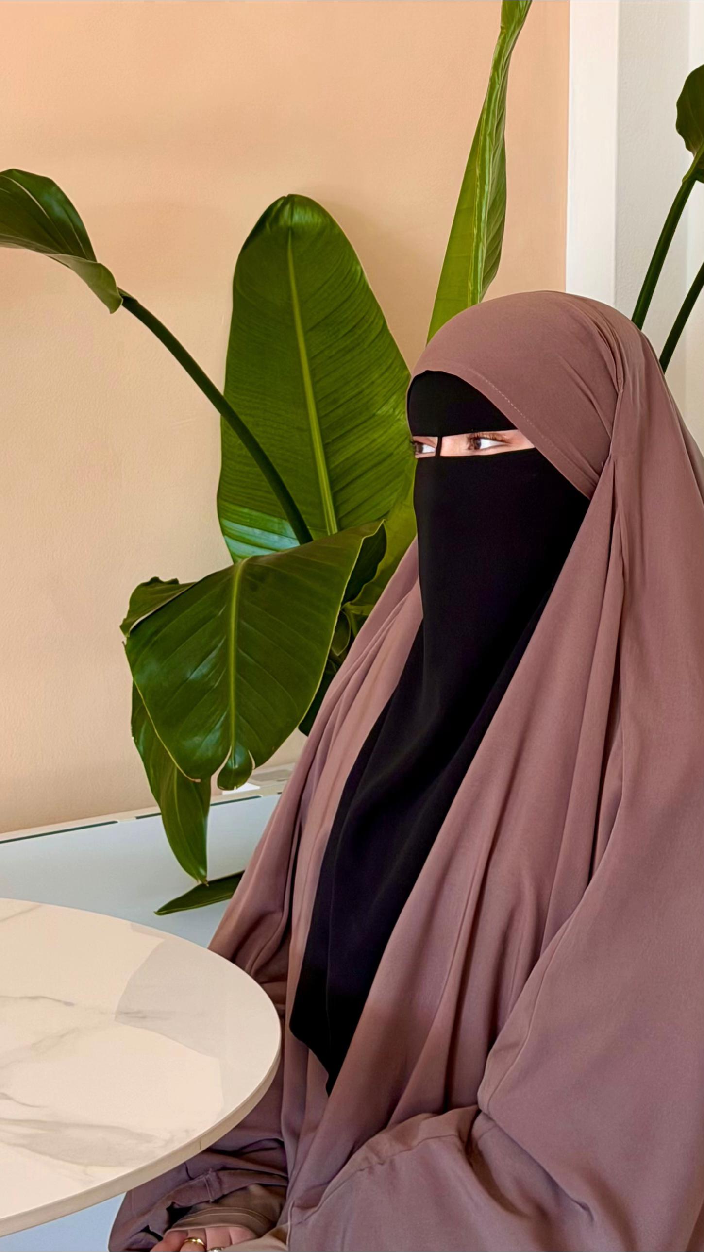 @بنت جلال
