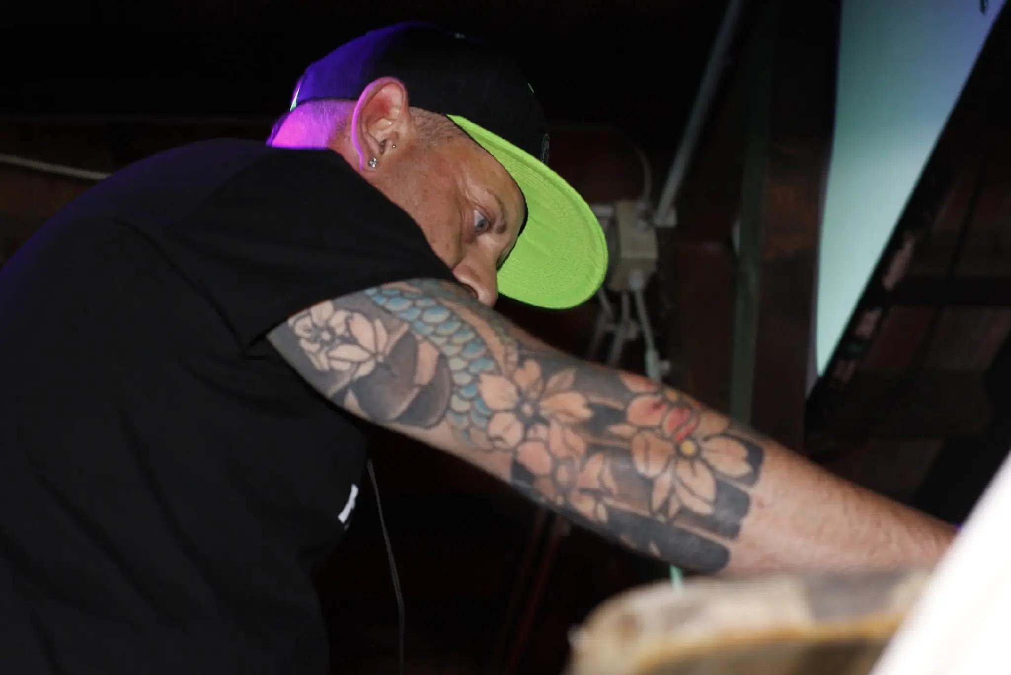 @DJ DARKANGEL