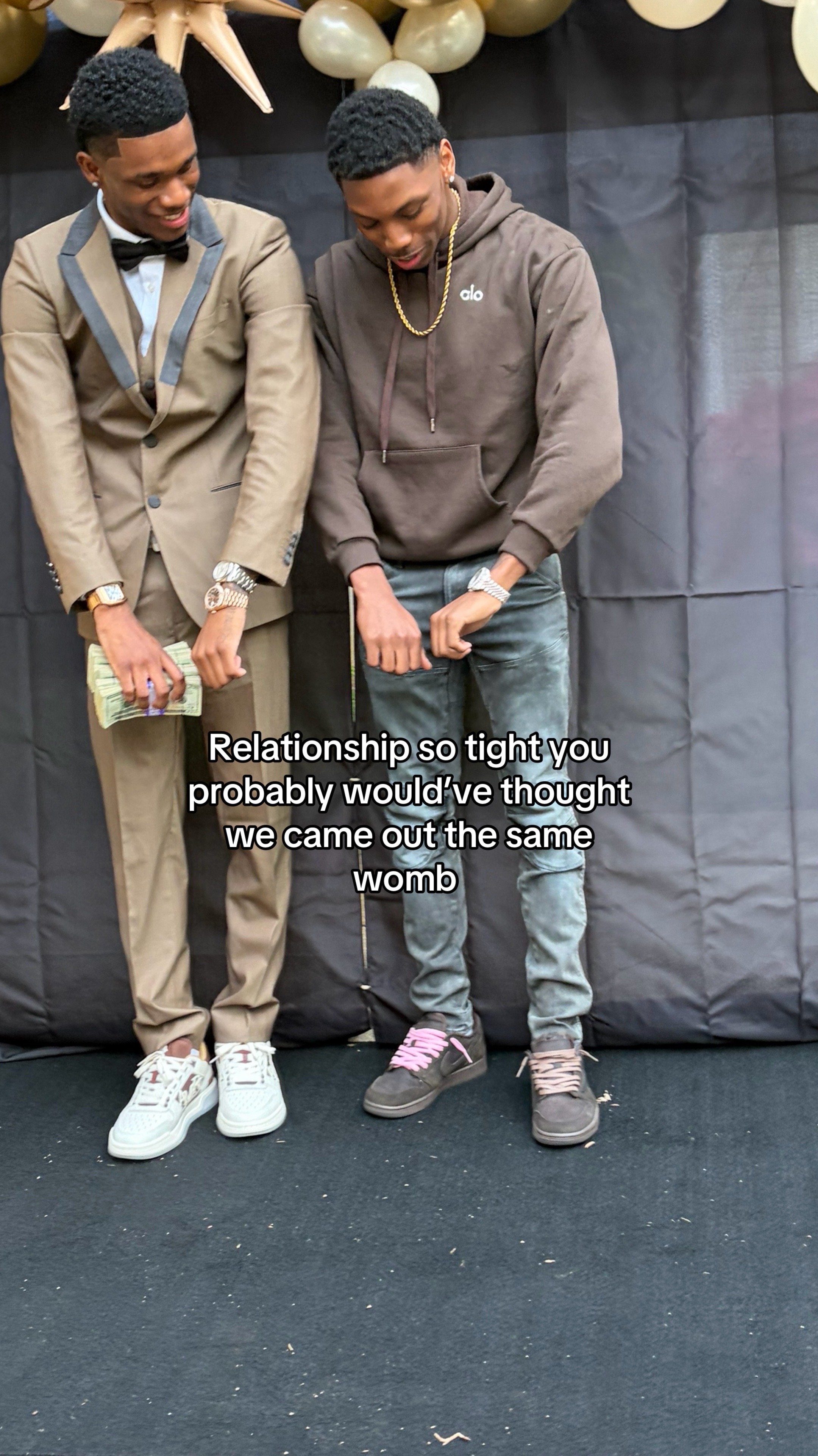 @￼