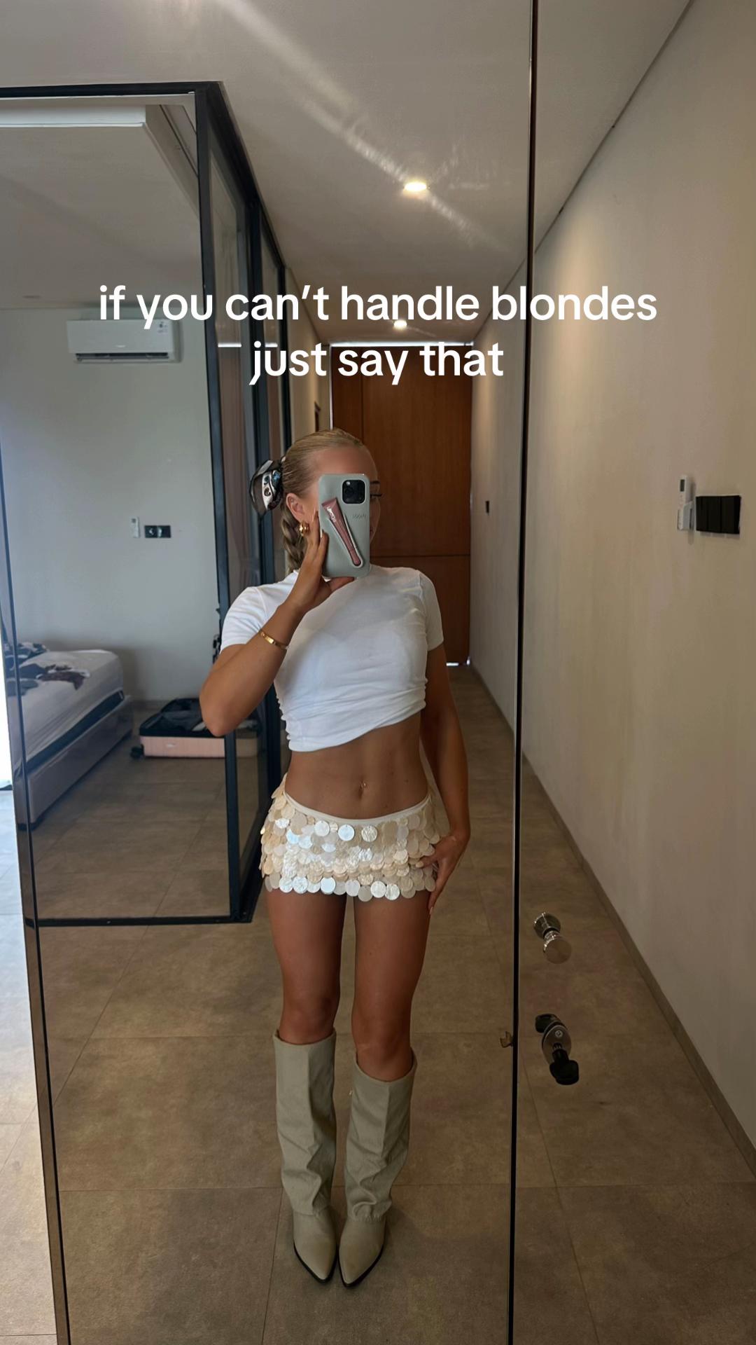 @holliechamberlain