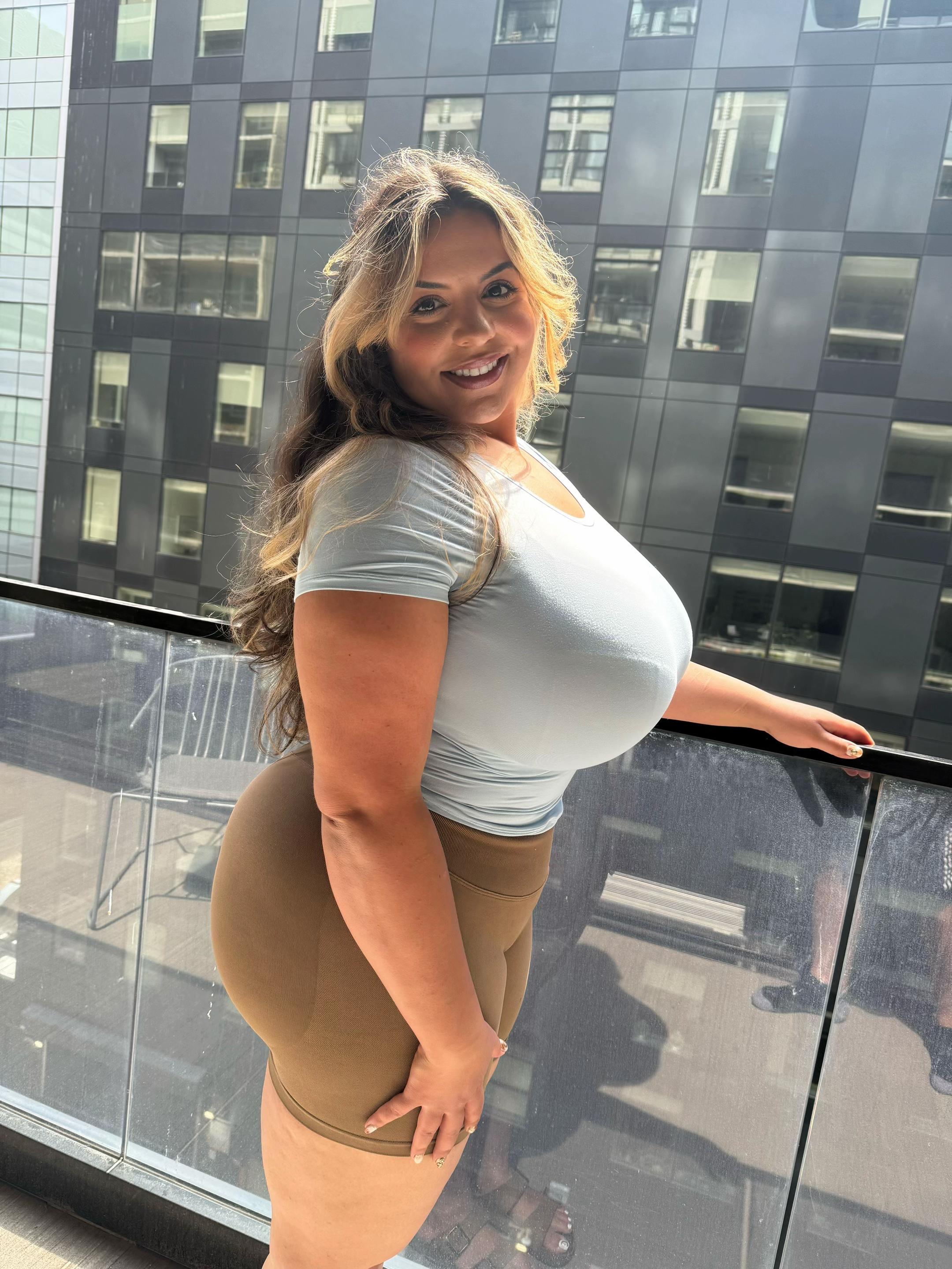 @iloveteniah