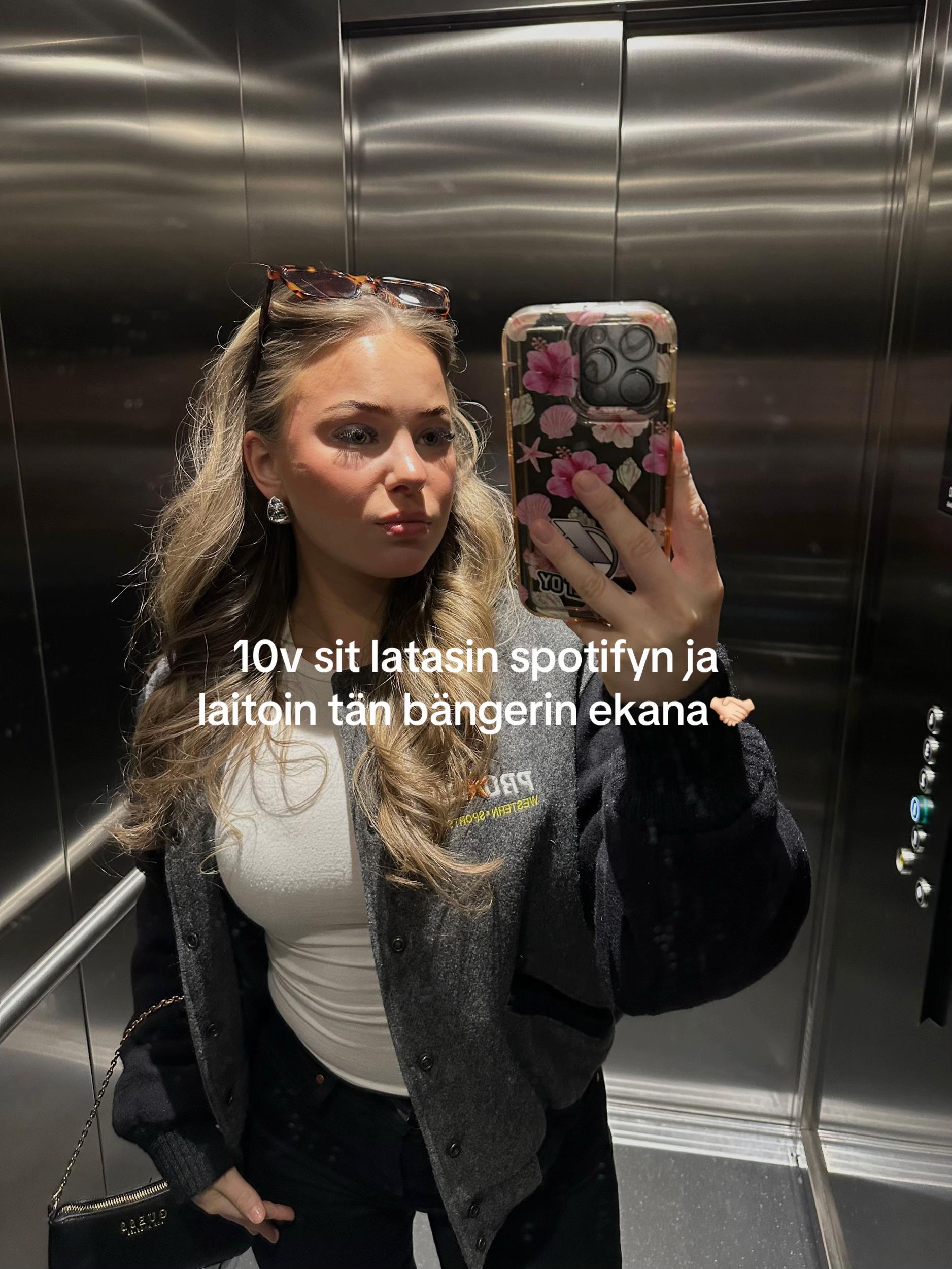 @TaraCahill