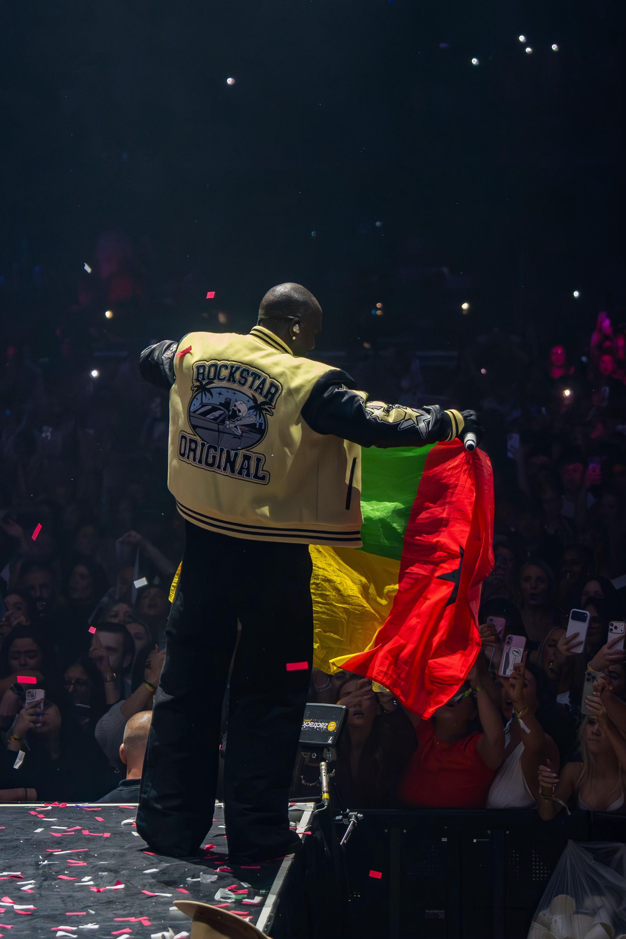 @AKON