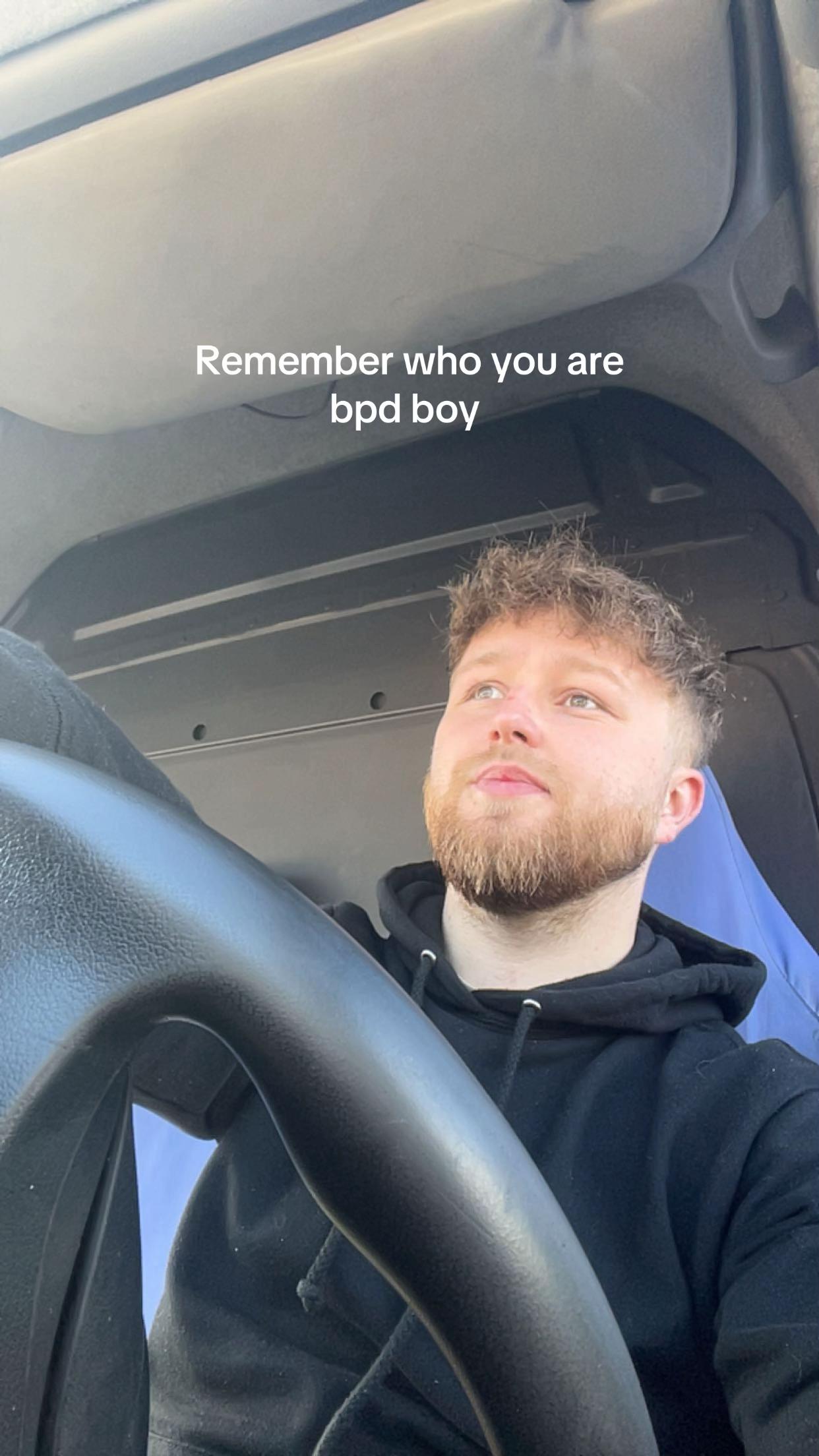 @con𖣂