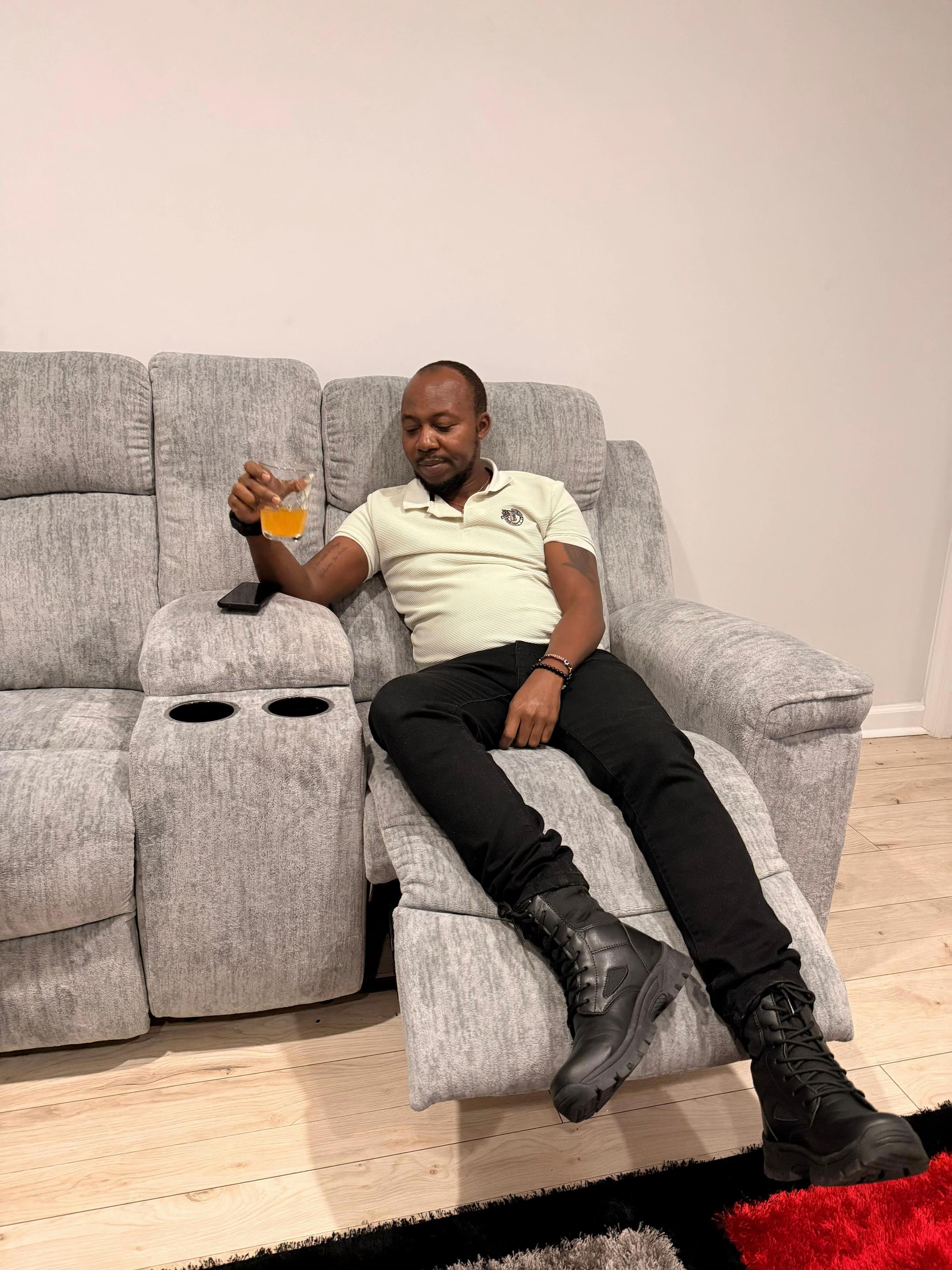 @Brucce 🇺🇸 🇰🇪
