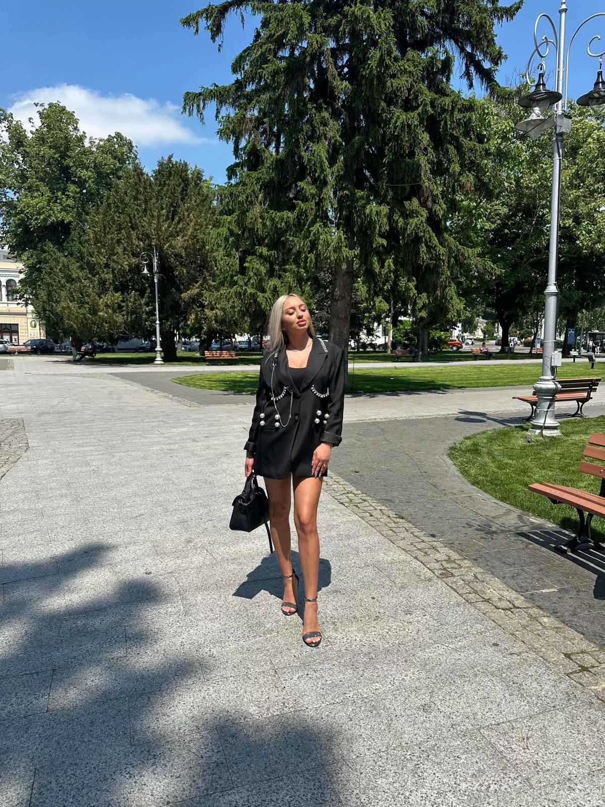 @Elennny