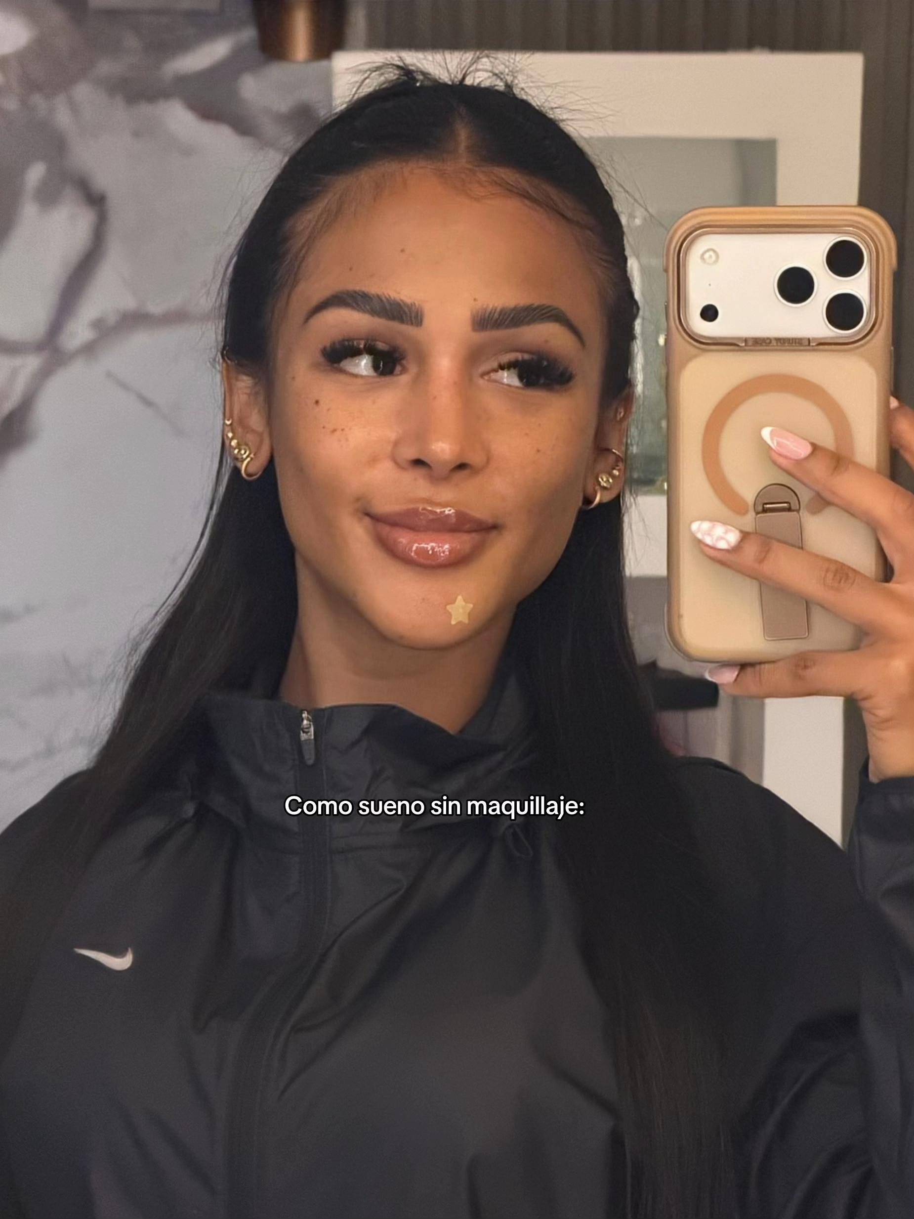 @𝐒𝐨𝐲 𝐄𝐦𝐞𝐥𝐲(𝐜𝐨𝐧 𝐞!)✨