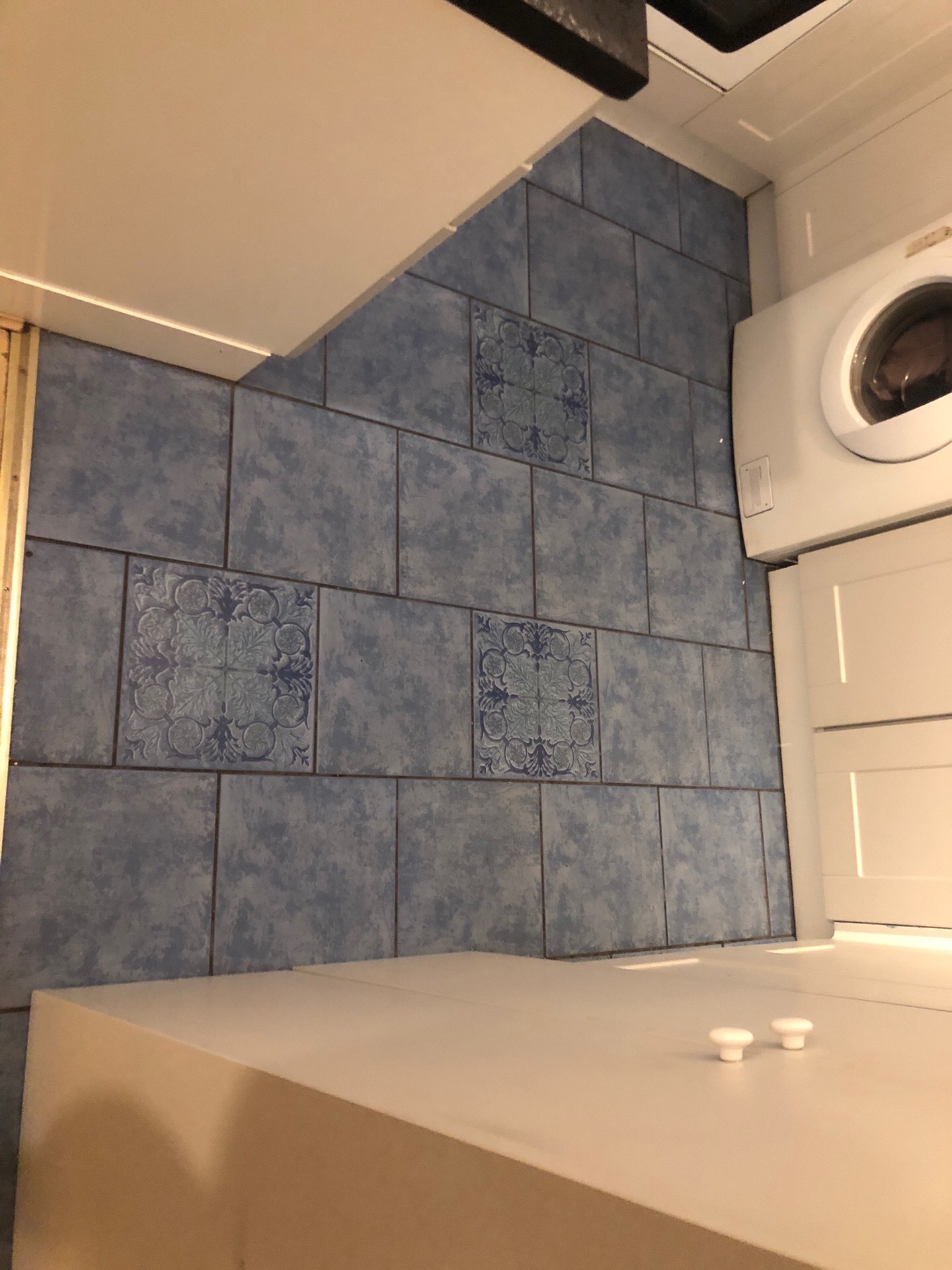 @Local lay flooring
