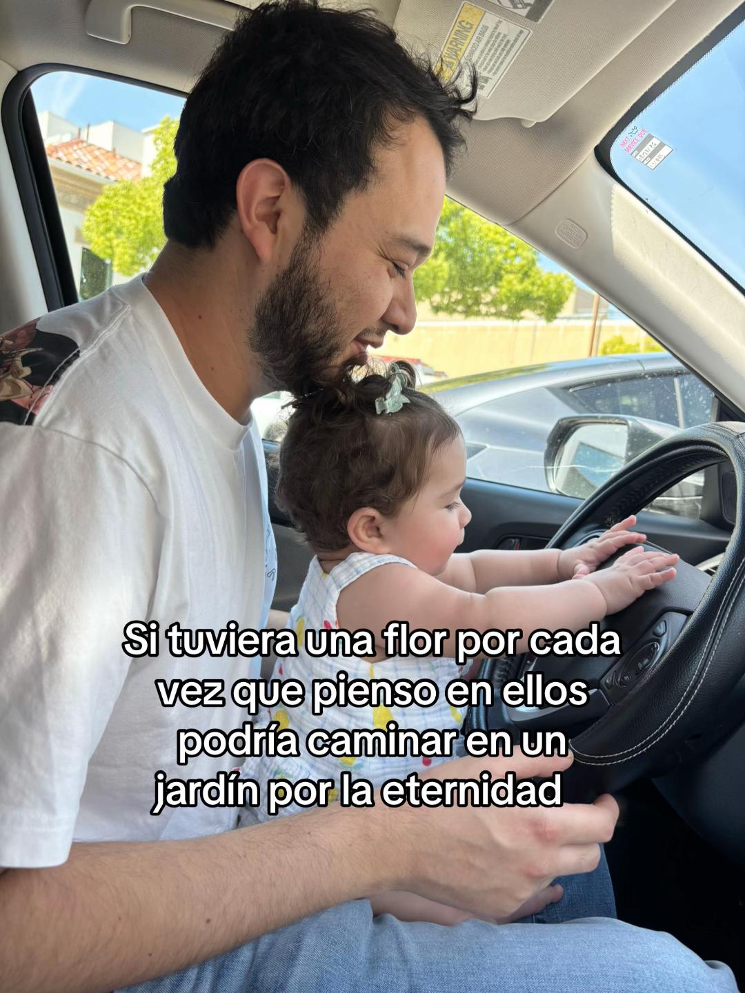 @Moni_Larios