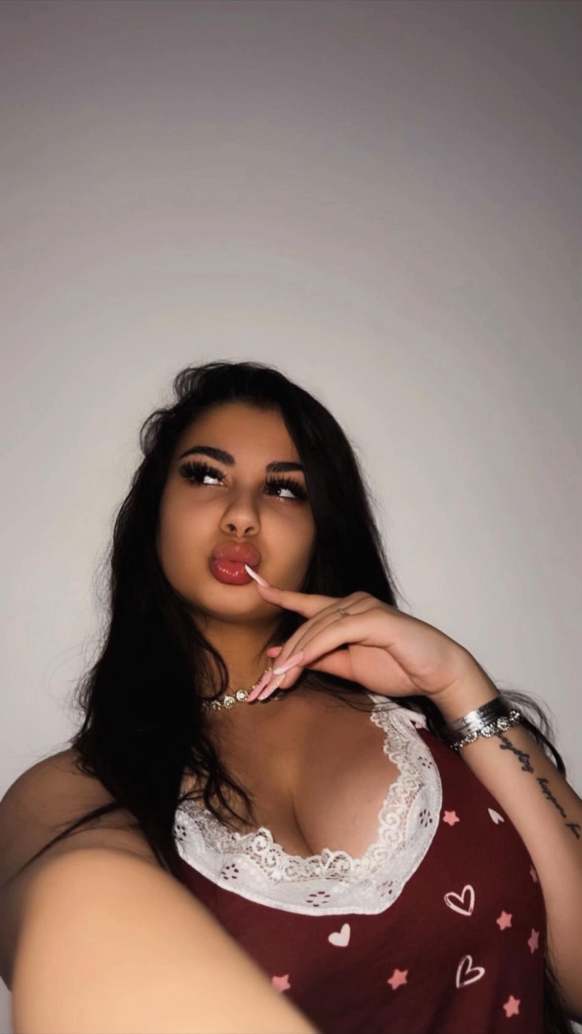 @𝕮𝖔𝖘𝖒𝖎𝖓𝖆 🖤