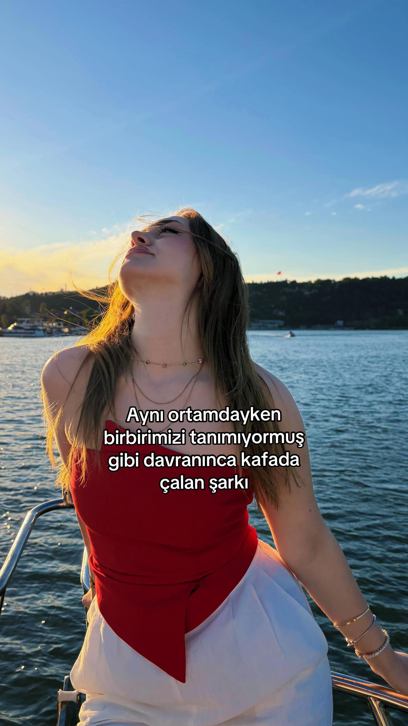 @Esmanurdklc