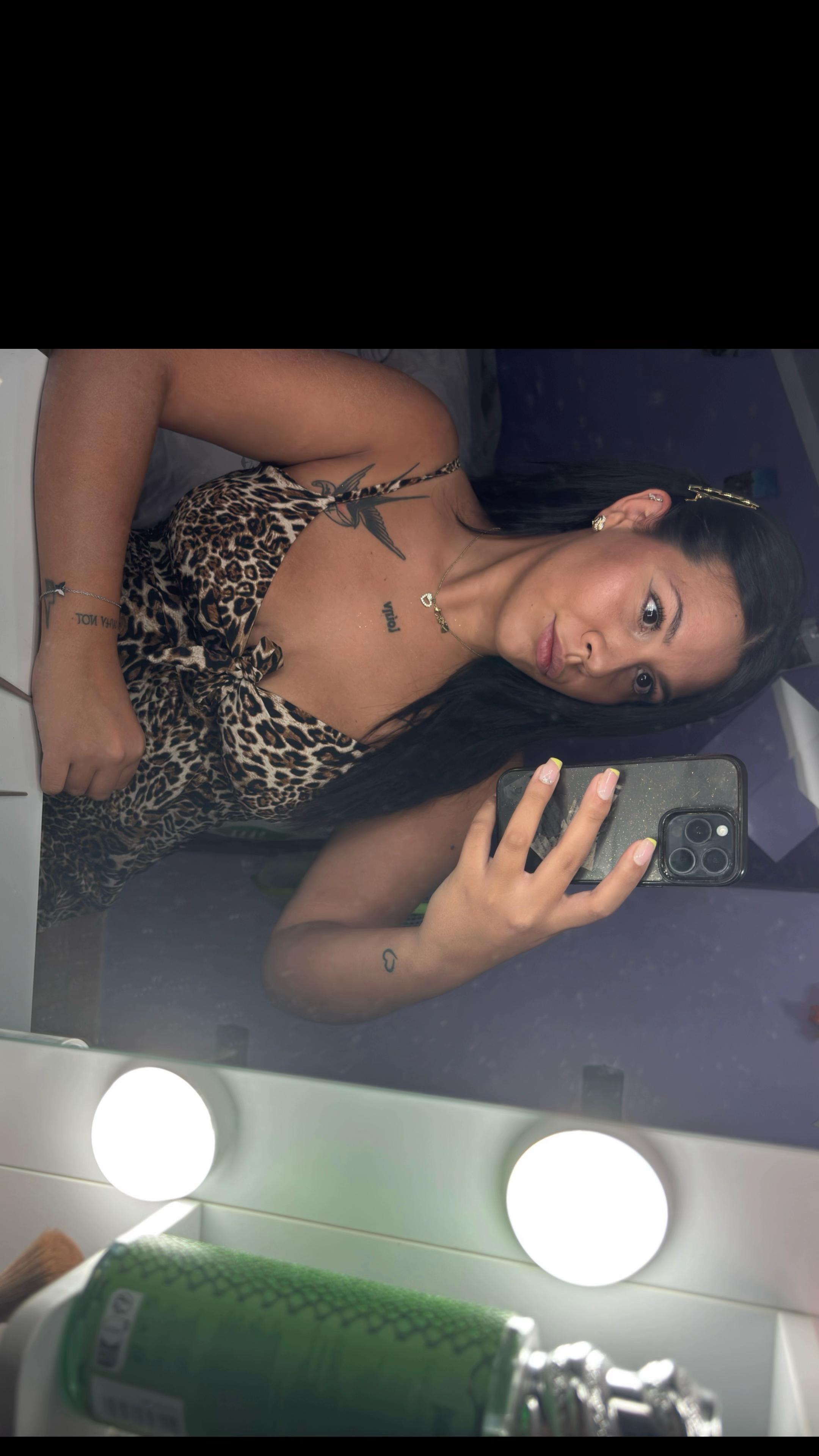 @annazollo_