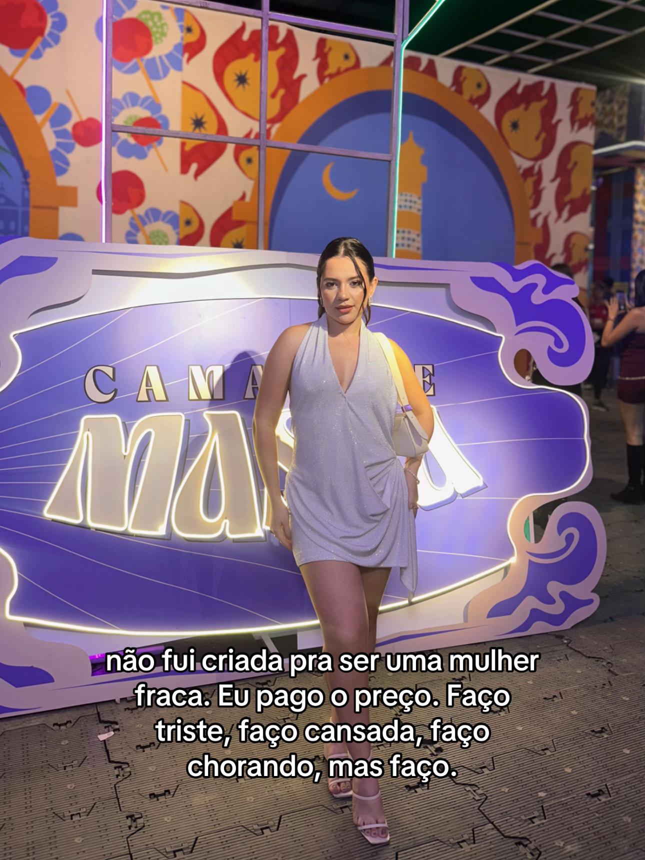 @L&iacute;via Souza