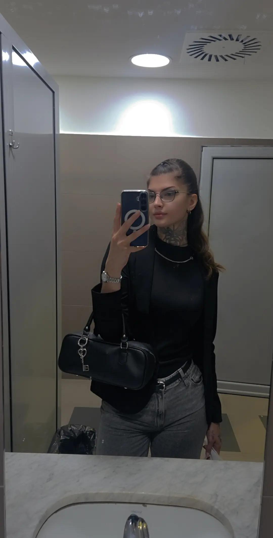 @Ана🇷🇸