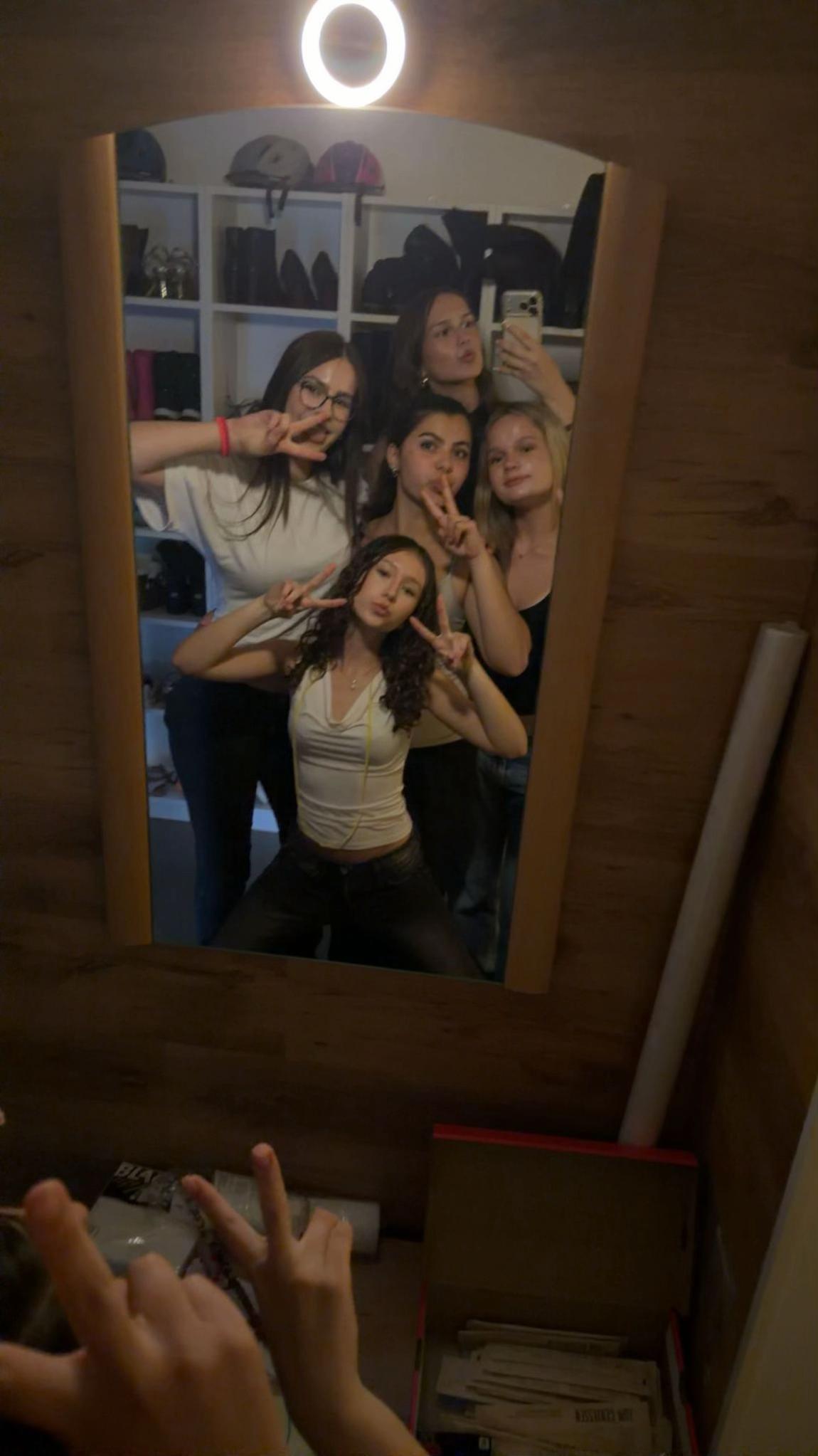 @Леони
