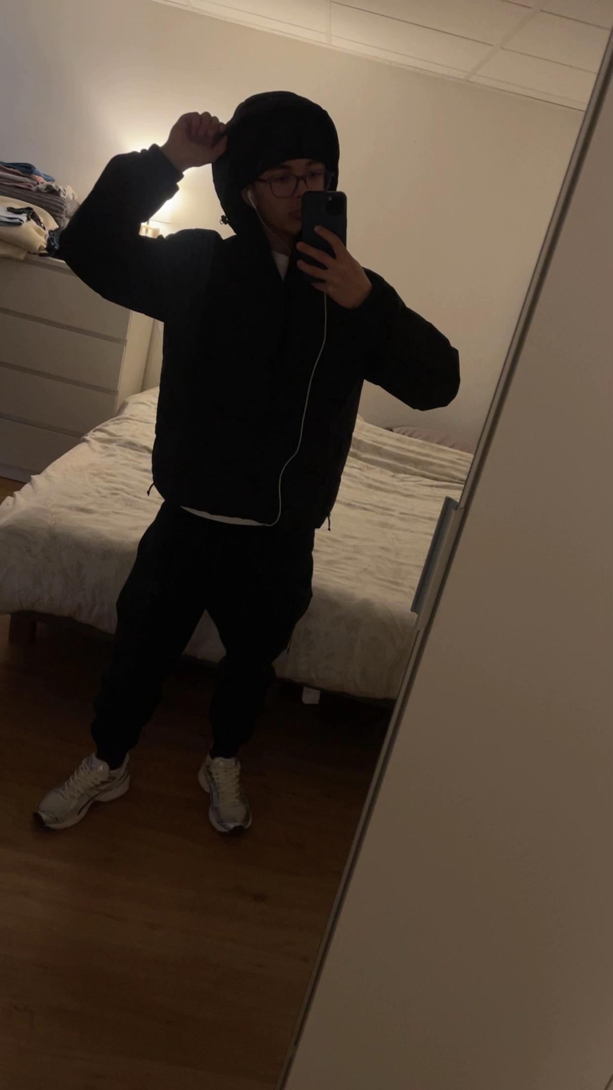 @⃟