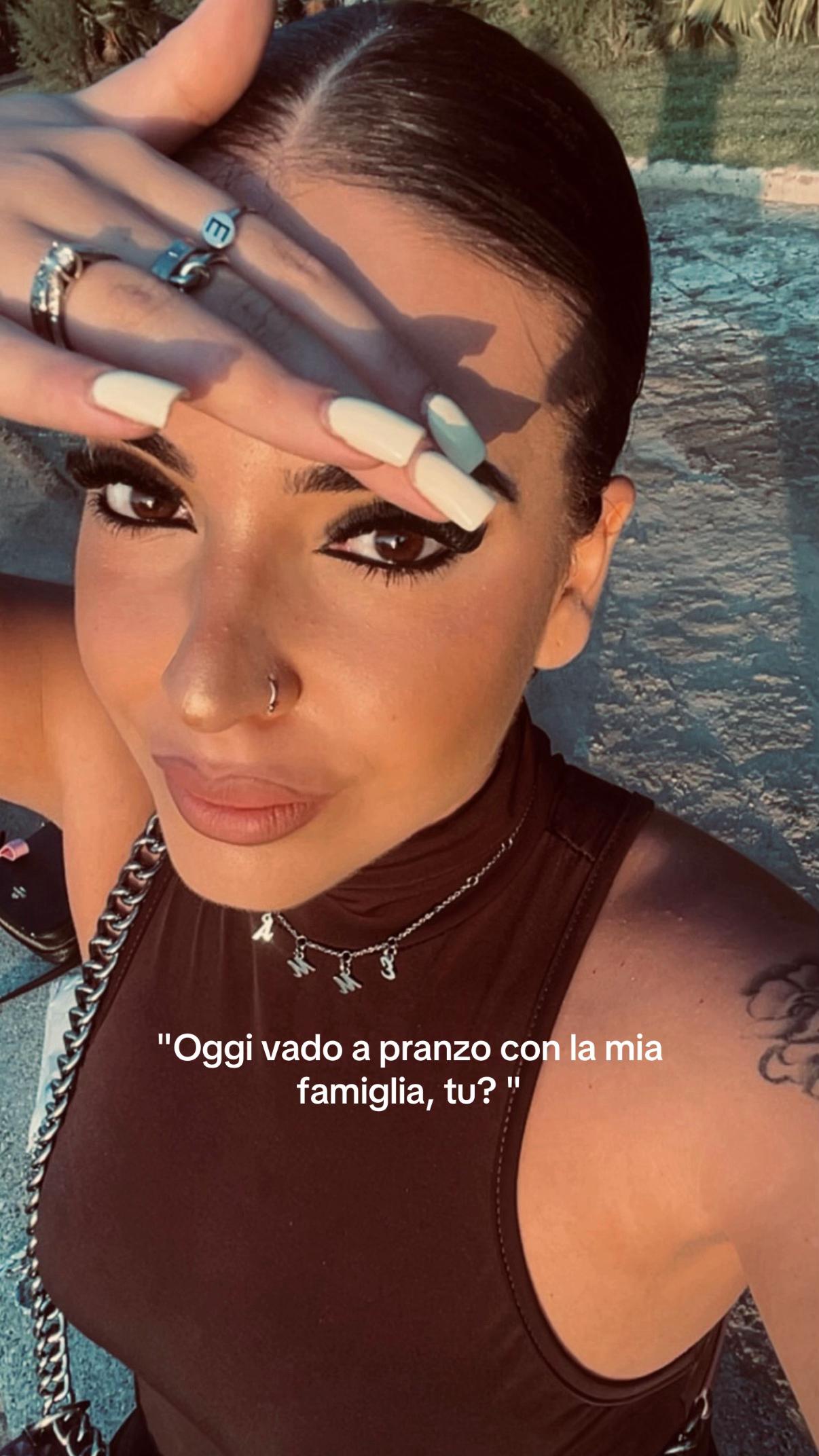 @𝑬