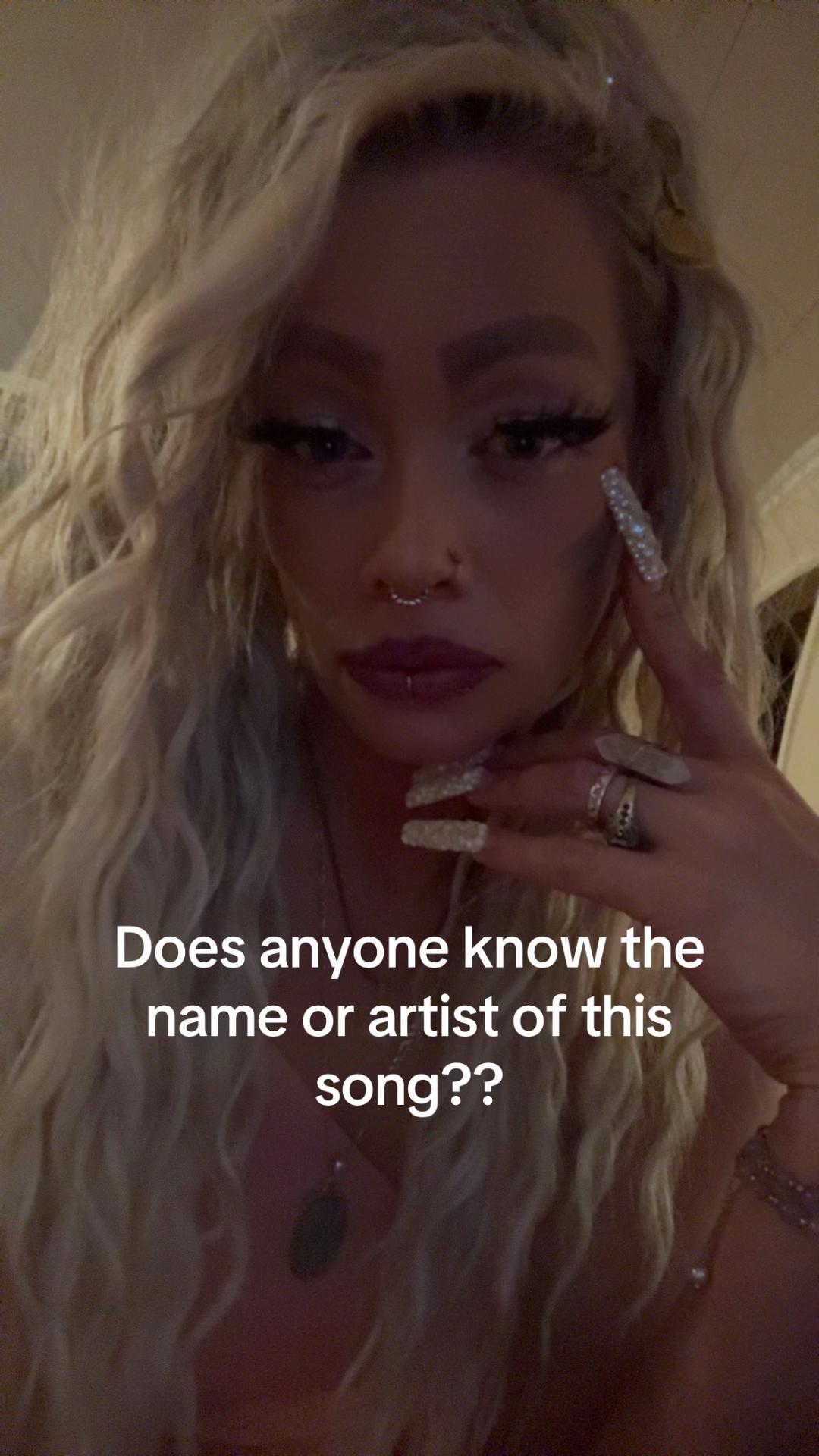 @qu33nlashesz