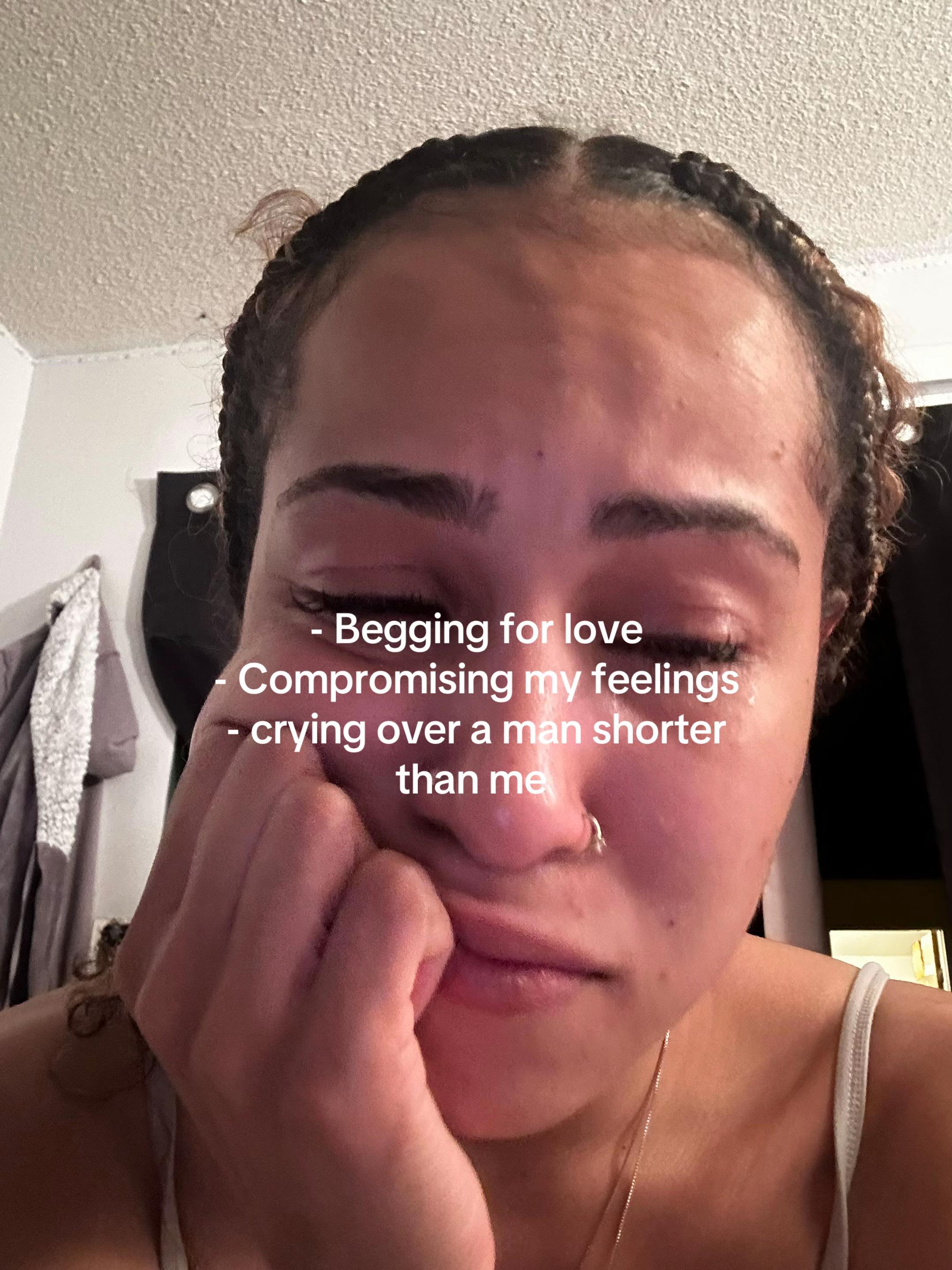 @ELLENIA MIONI