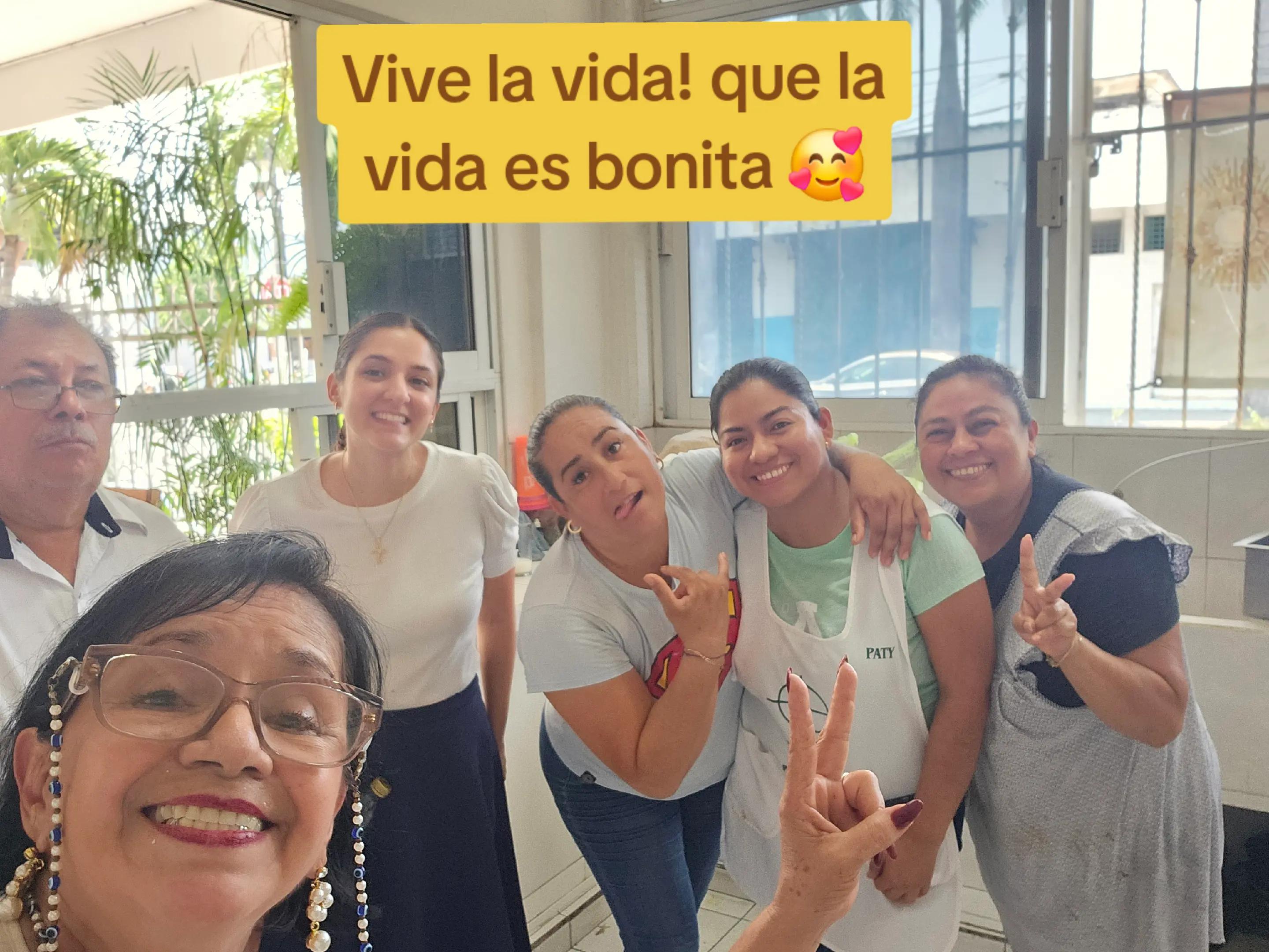 @Lupita V&eacute;lez &uacute;nica