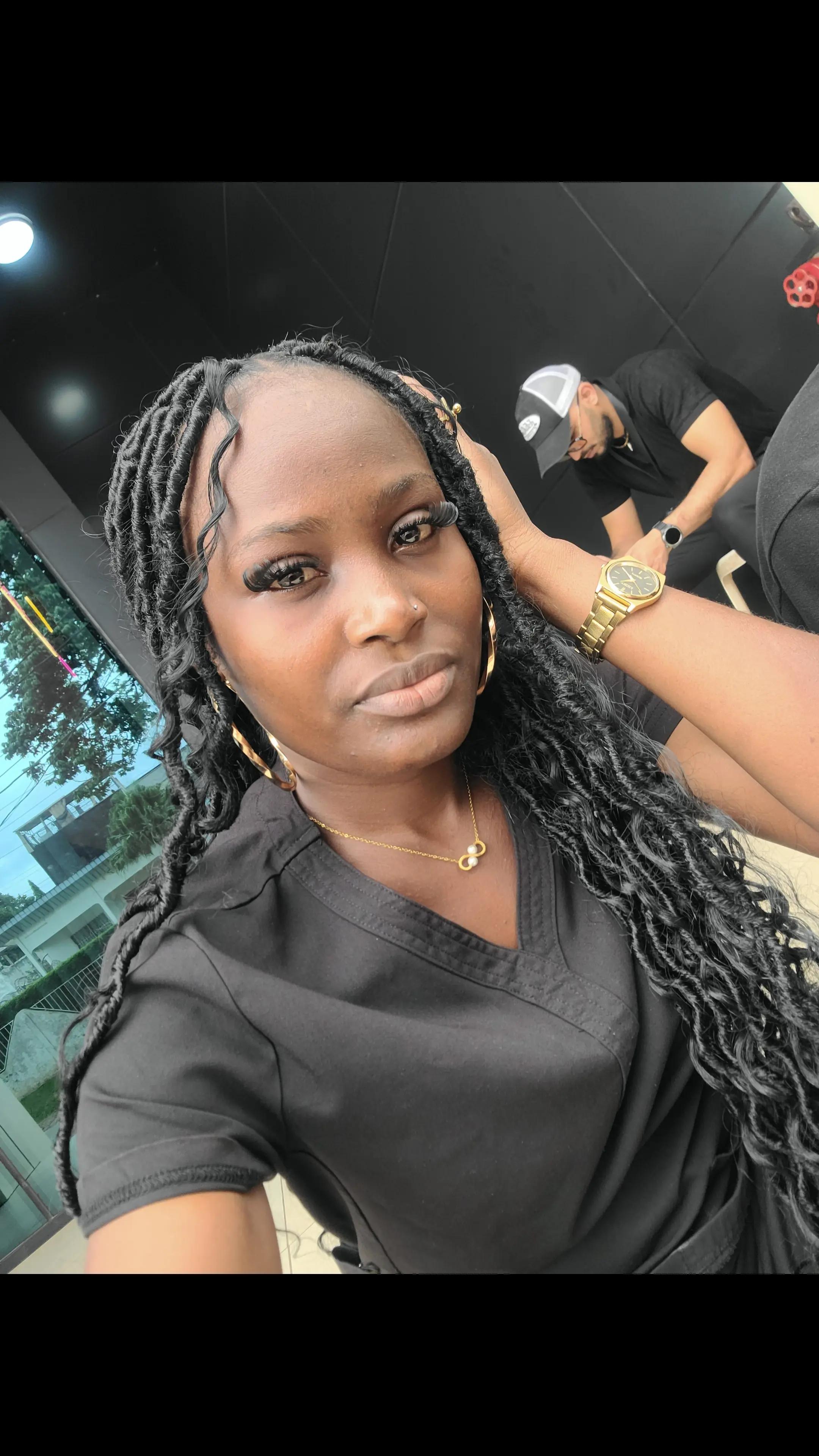 @daphné nicole ngah✝️