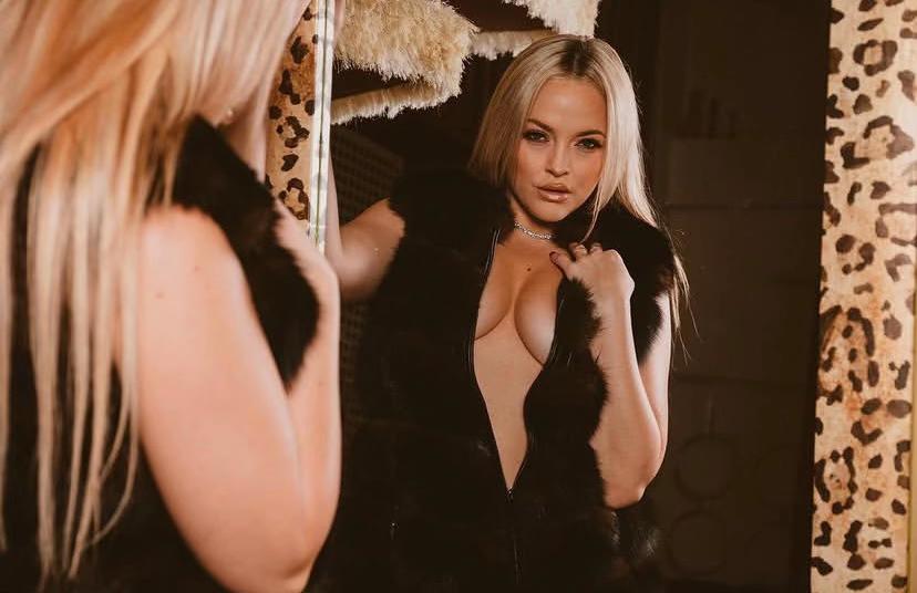@Alexis Texas official