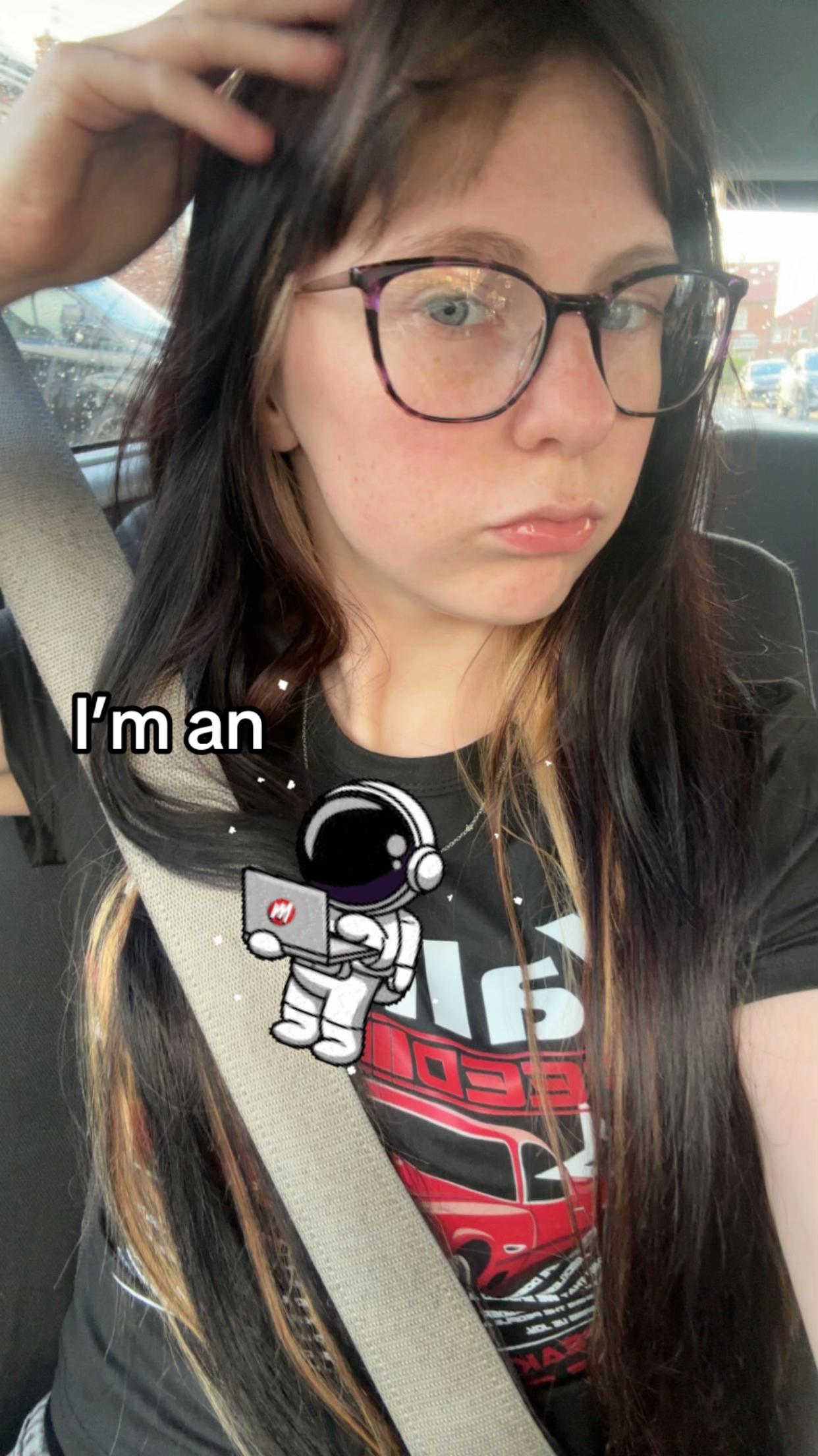 @𝒜𝓁𝒾𝒸ℯ😝