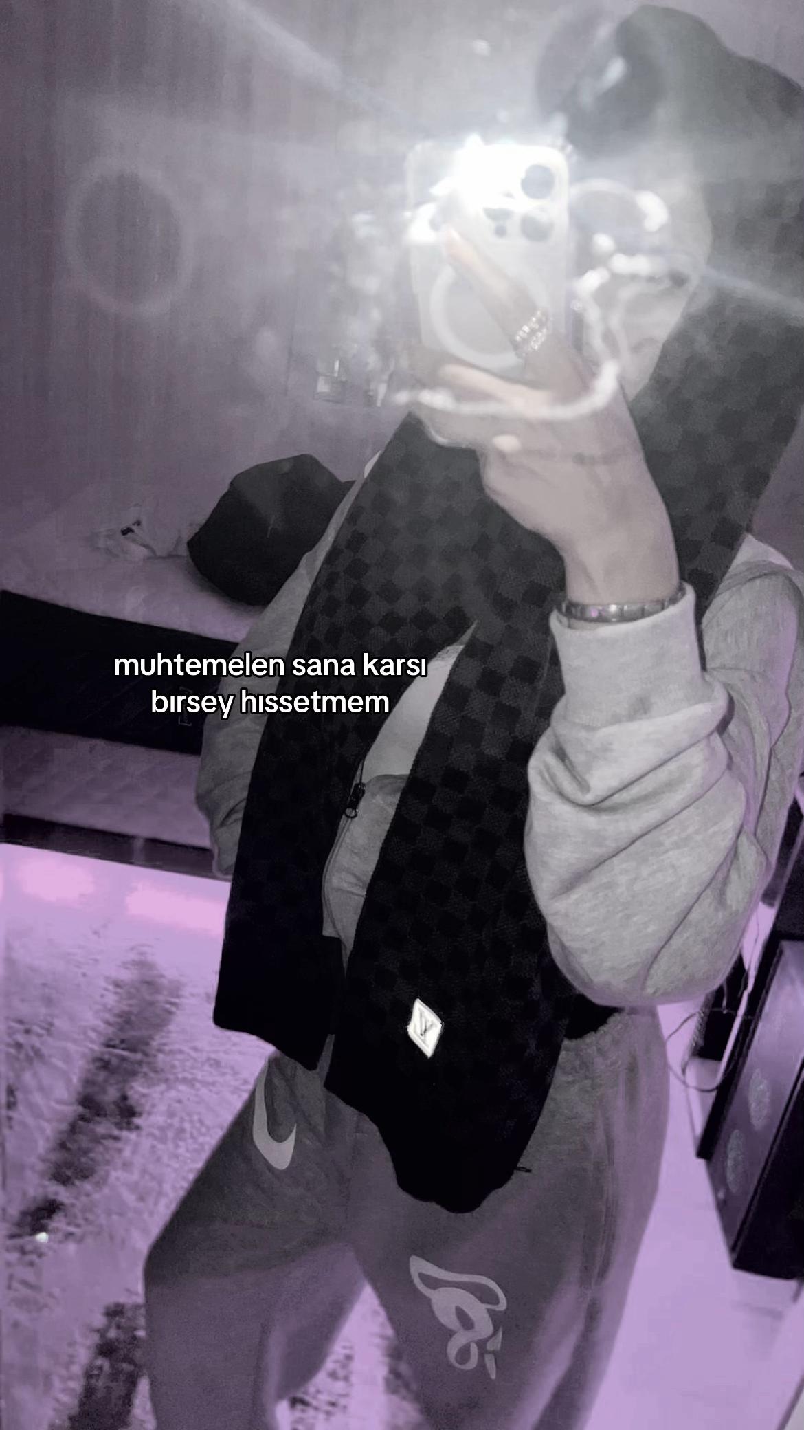 @𖣂