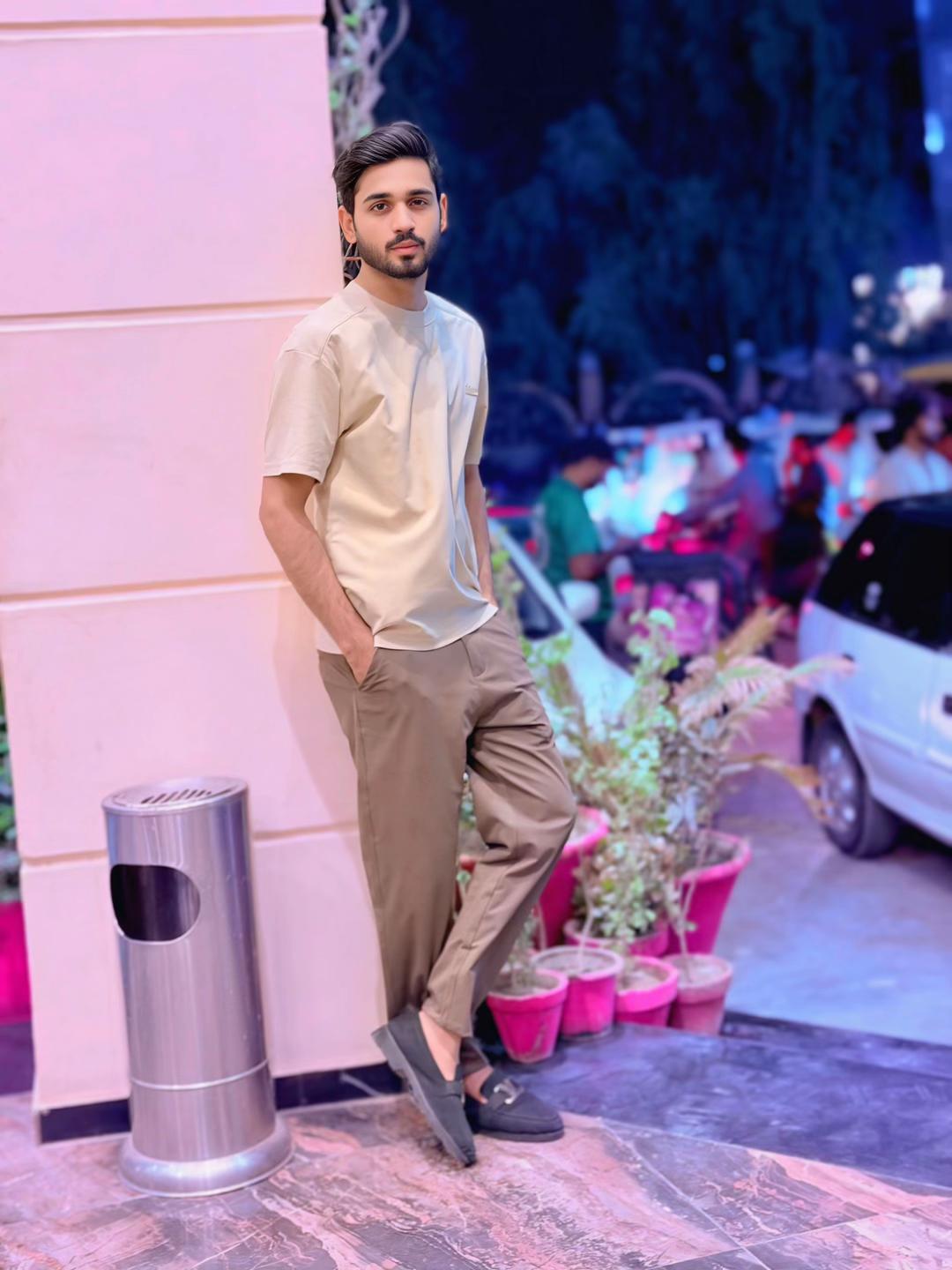 @⚜️جنيد_بھٽو⚜️