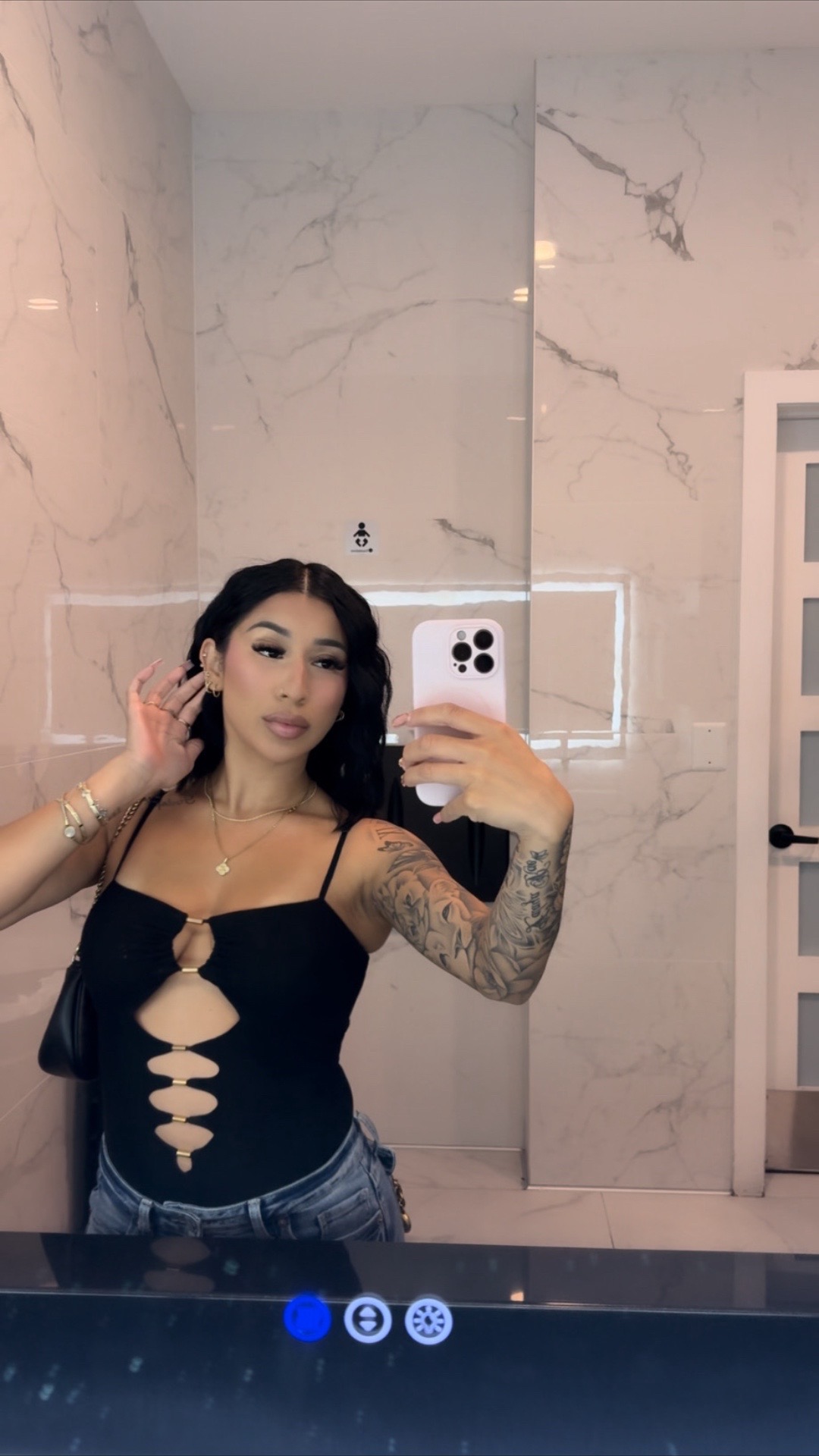 @liyahhenessey