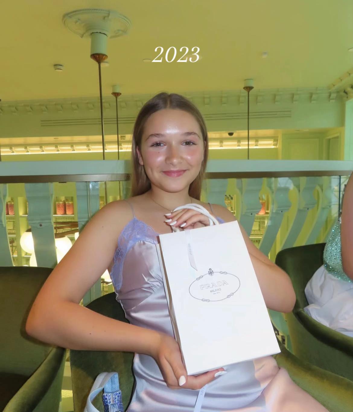 @harperbeckham (fan page🤍🪽)