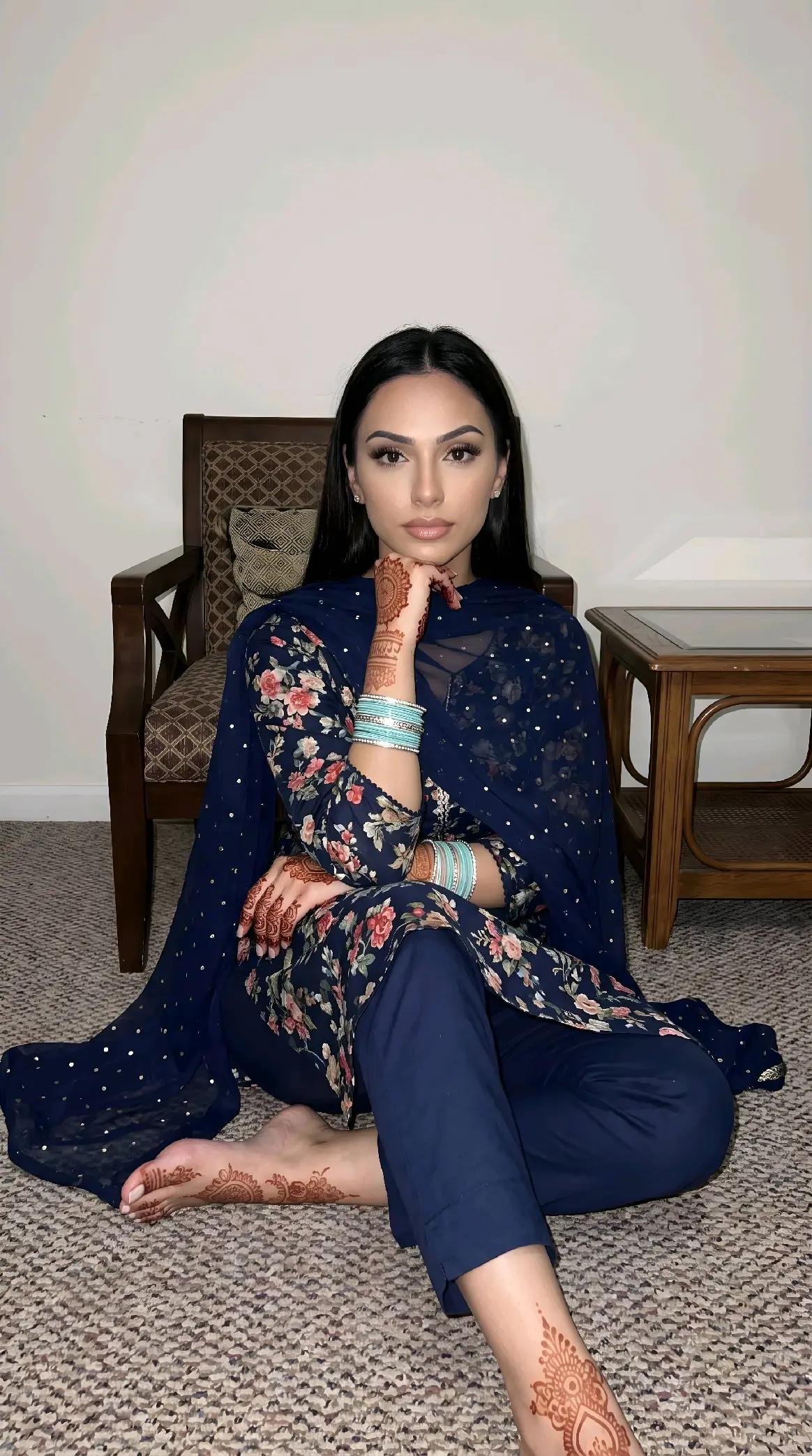@Ayesha Khan | AI Creator