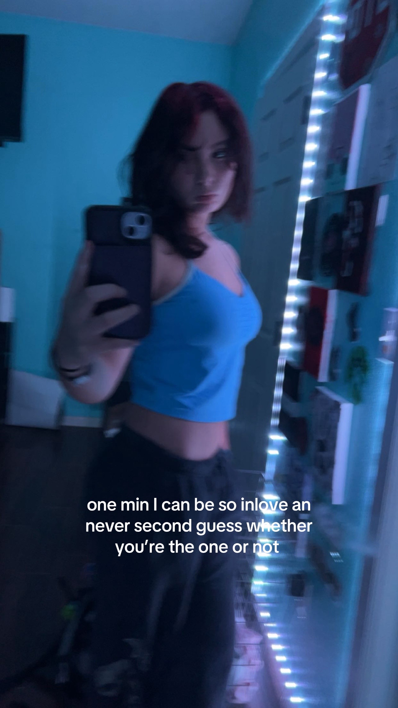 @👩❤️💋👩