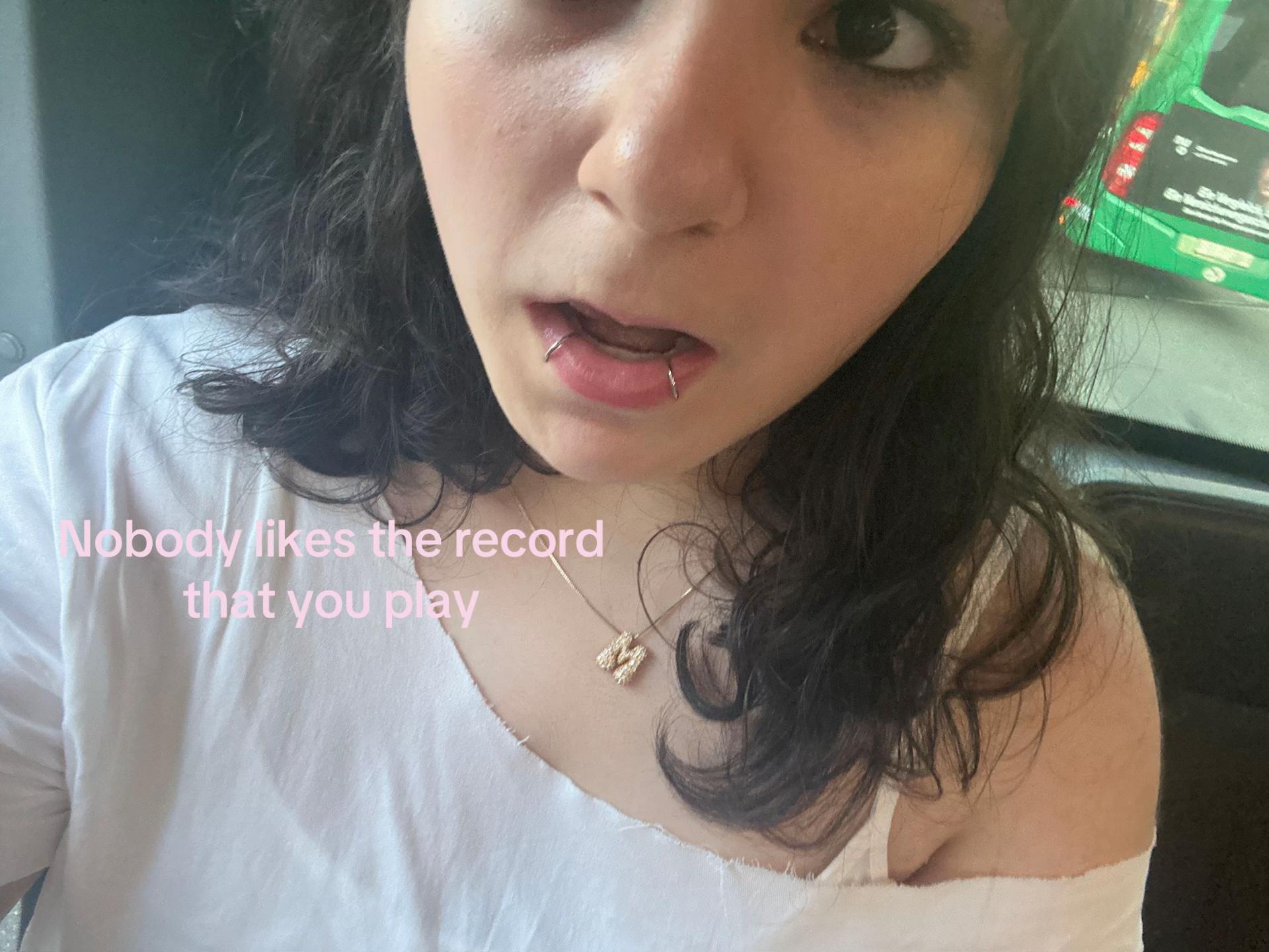 @𖣂