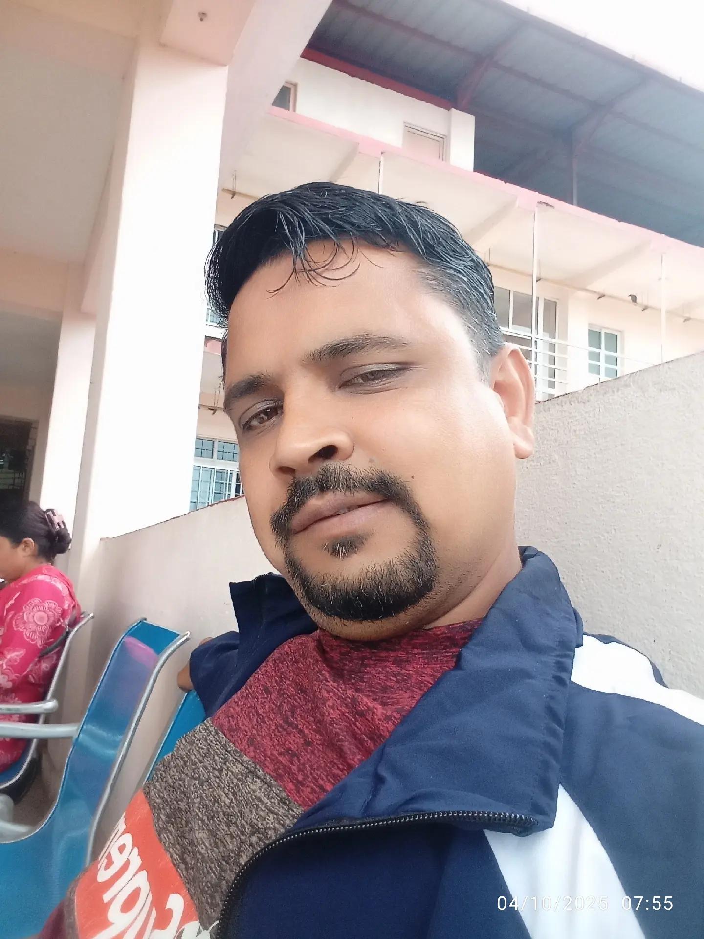 @शहरमा केही नभाकाे मान्छे