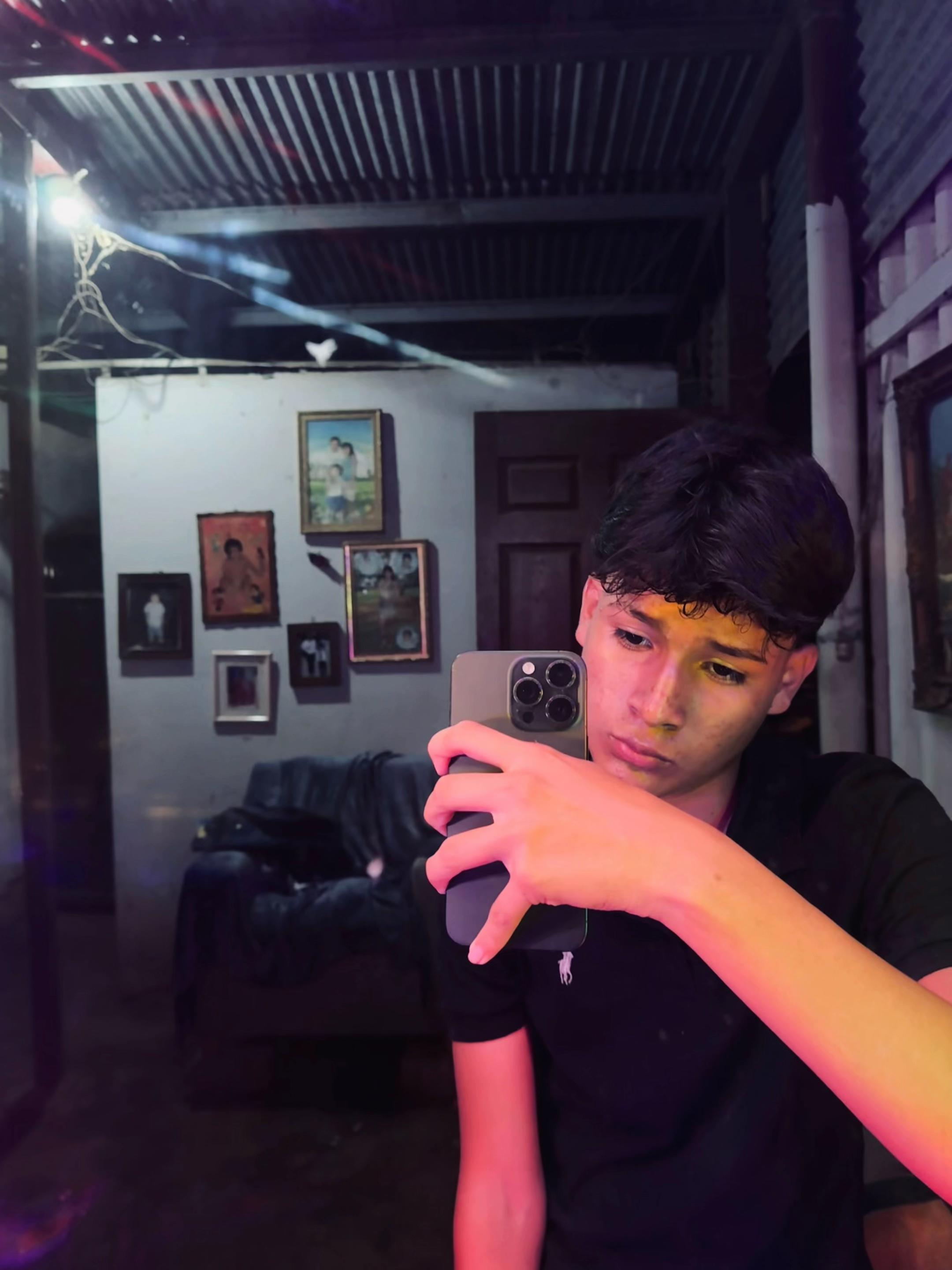 @👤