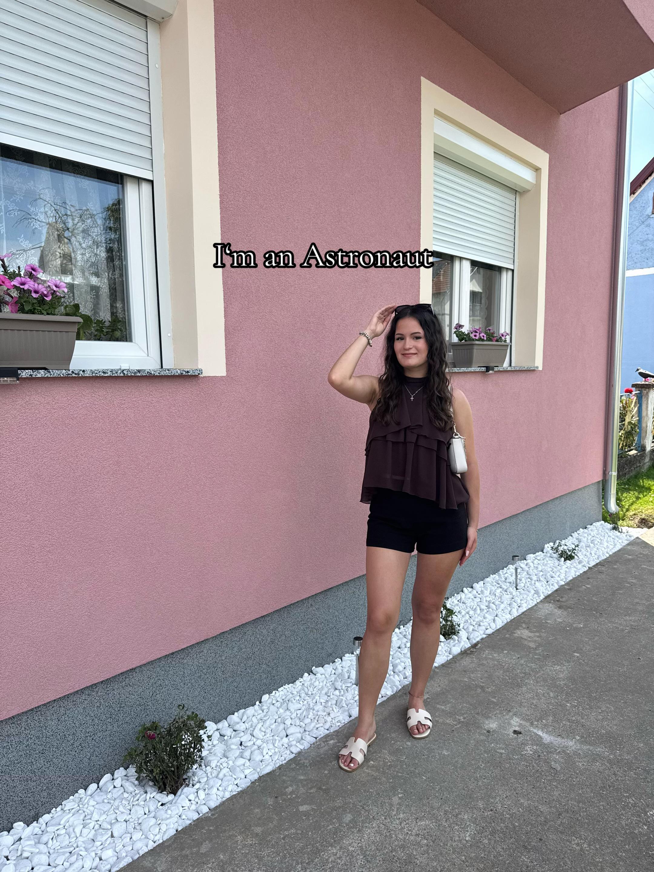 @Lara🇭🇷
