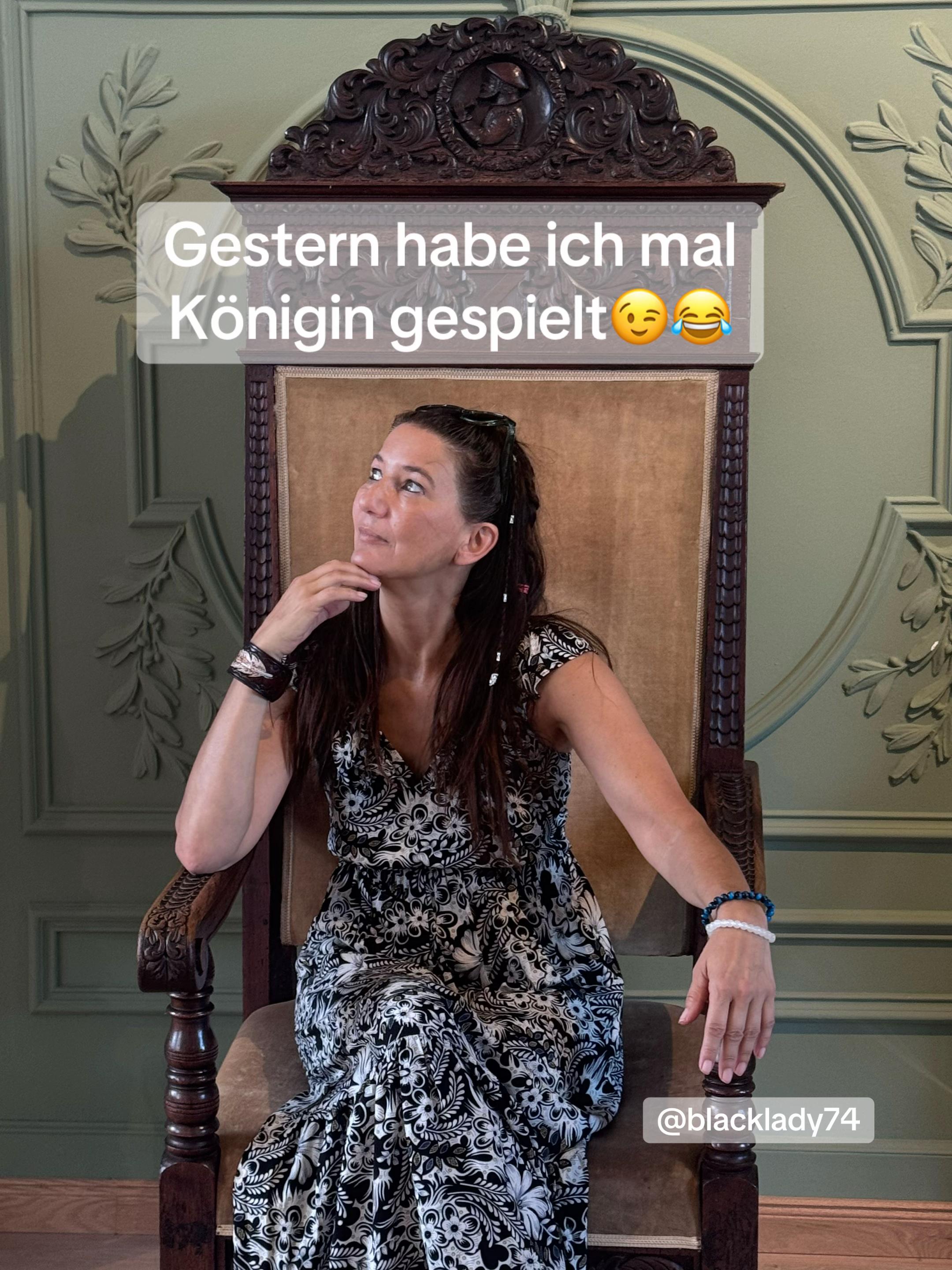 @BLACKLADY74🇨🇭