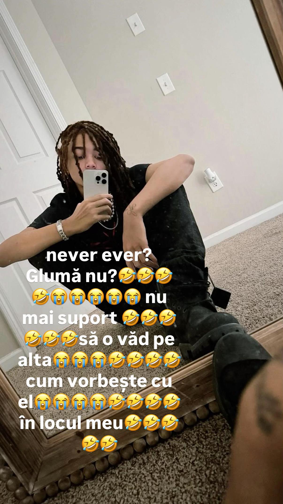 @⃟
