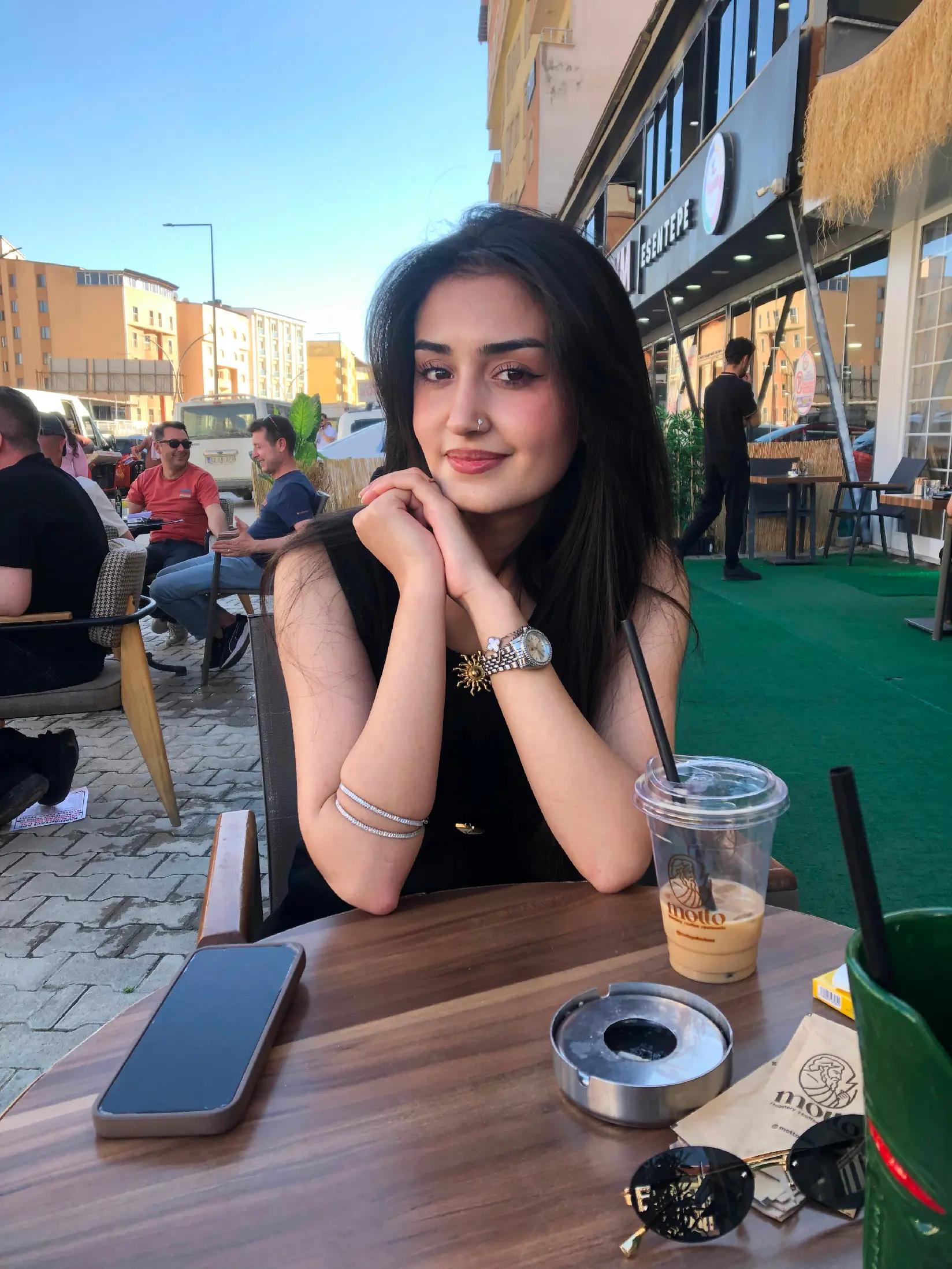 @𝓓𝓮𝓵𝓲𝓵𝓪